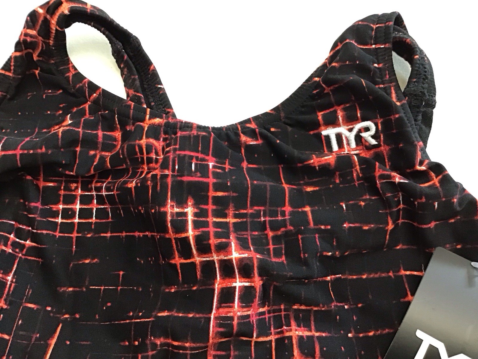 New TYR Women’s Size 30 (S) Atrix Maxfit Swimsuit Black Red Durafast (T12-15)
