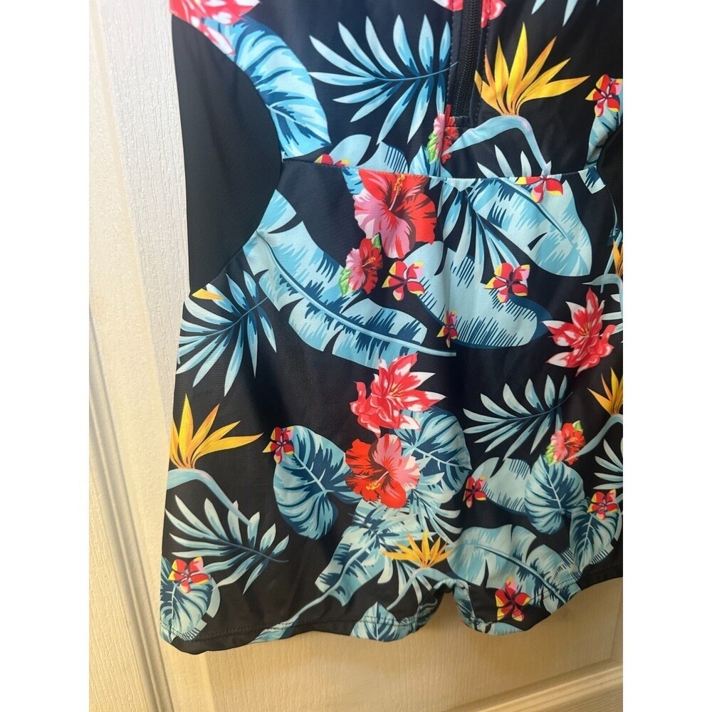 Shein Women’s Floral Wetsuit Swim 1 Piece Size Small