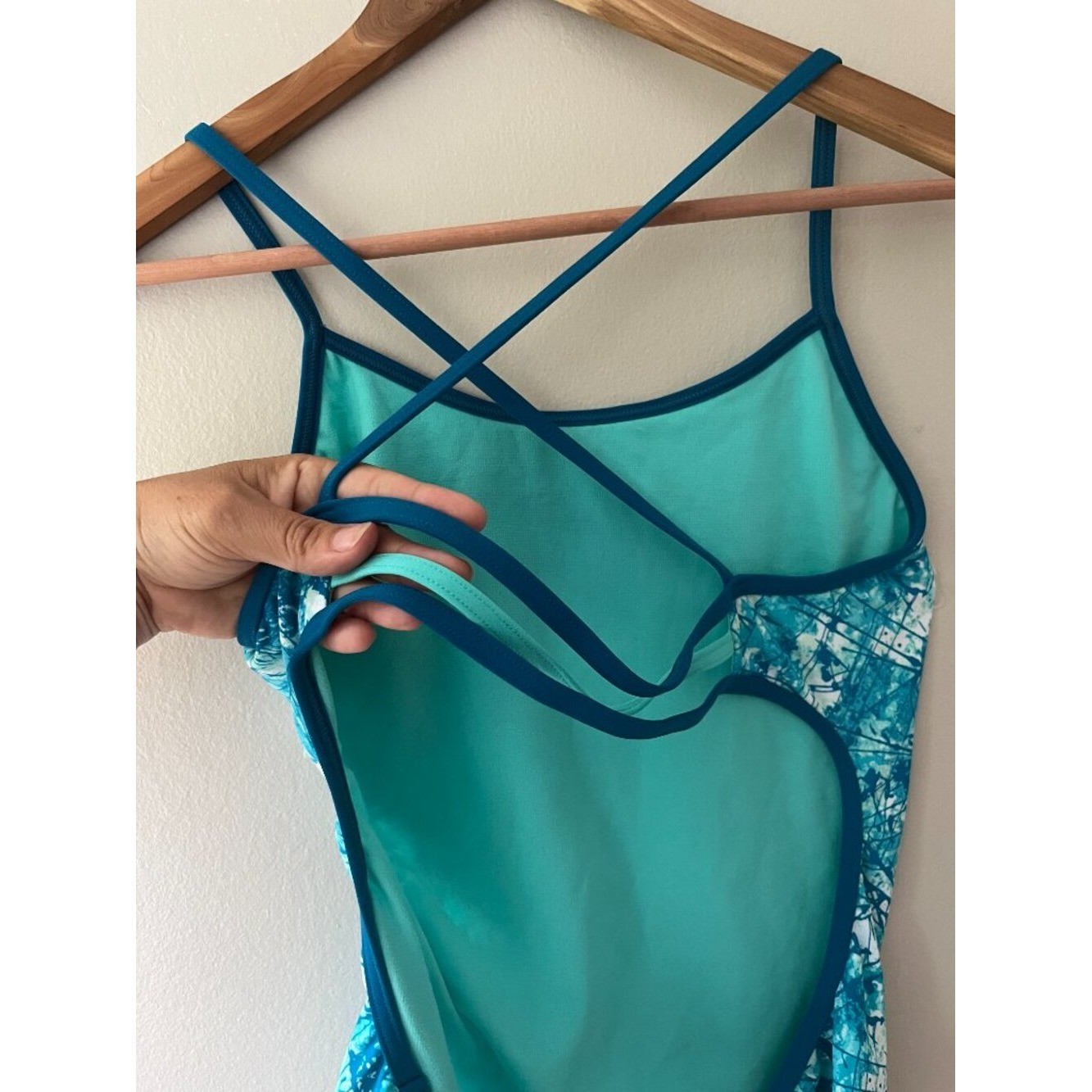 TYR Womens Sz M Turquoise Competitive Suit One Piece Racerback Swimsuit