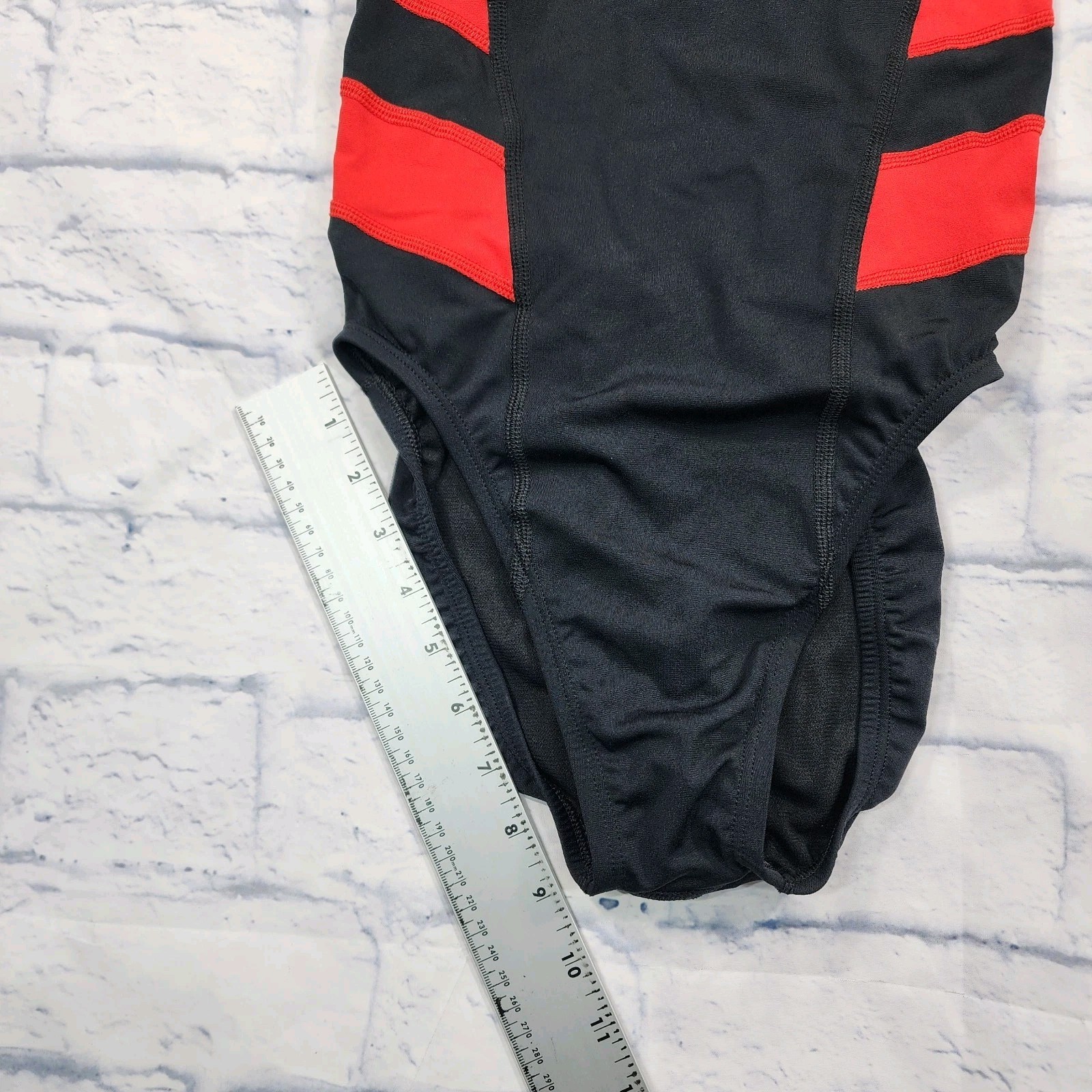 Nike Swimsuit WOMENS SIZE 32 Vex Racerback One Piece Colorblock Black Red Swim
