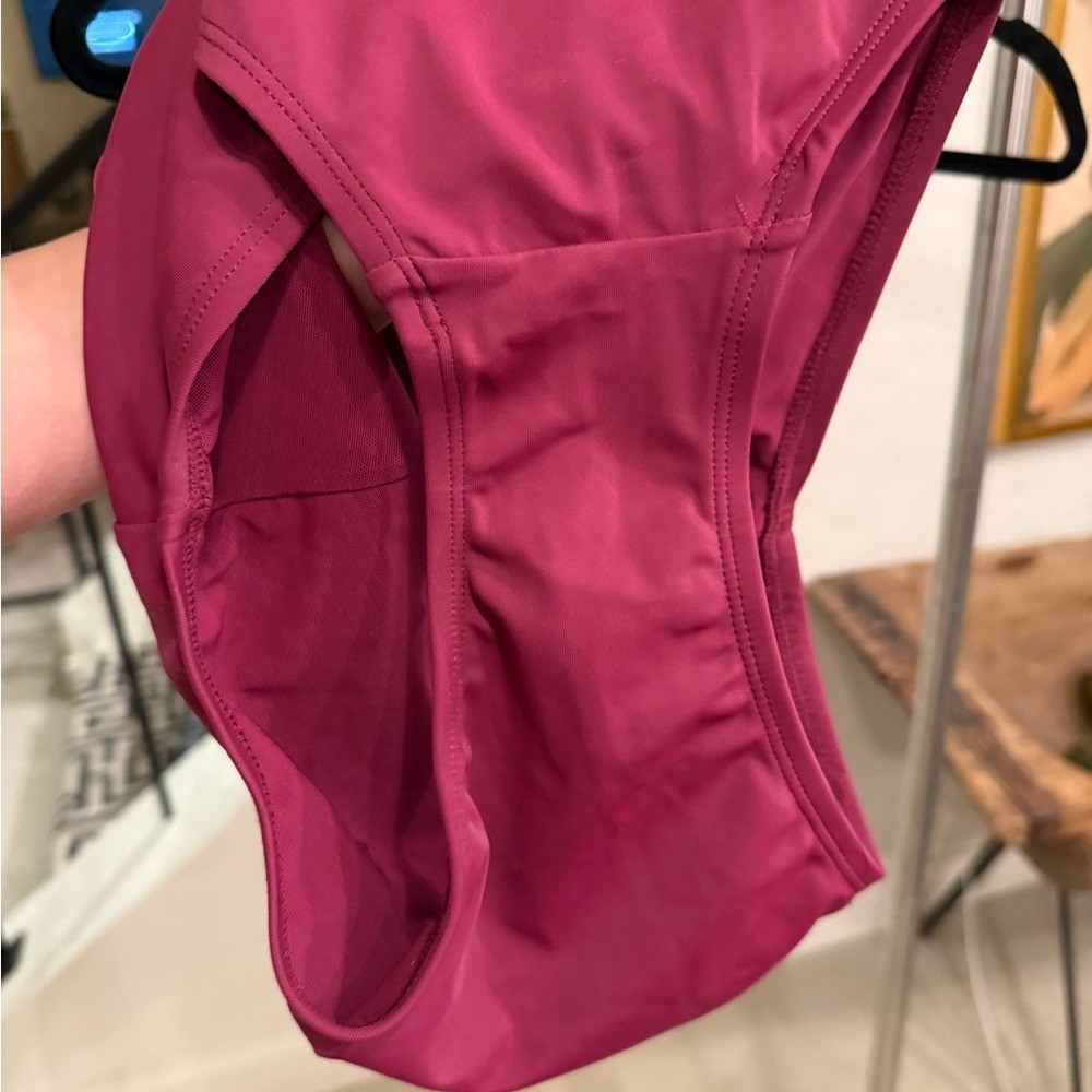 TYR Maroon Racerback One Piece Swimsuit Athletic Training Burgundy Likely M