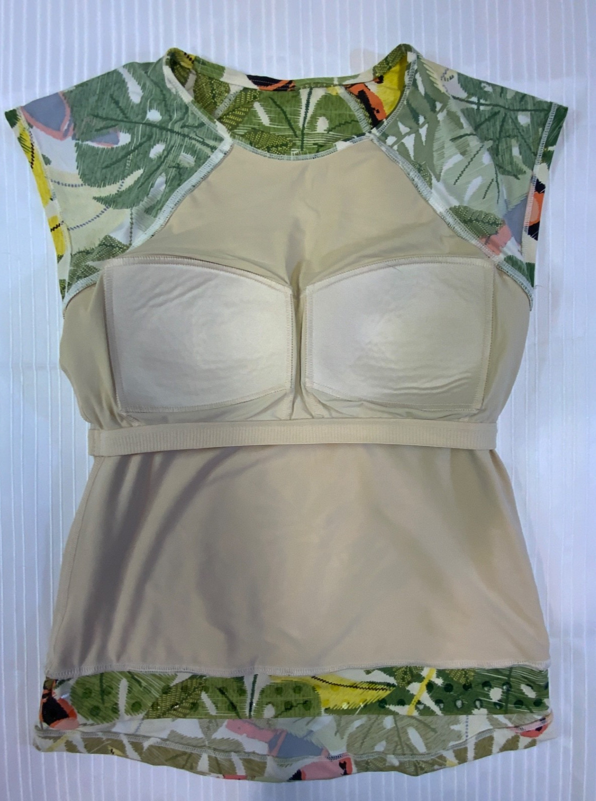 Duluth Trading Swim Top Sz 8 Built-in Bra Tropical Toucan Rash Guard