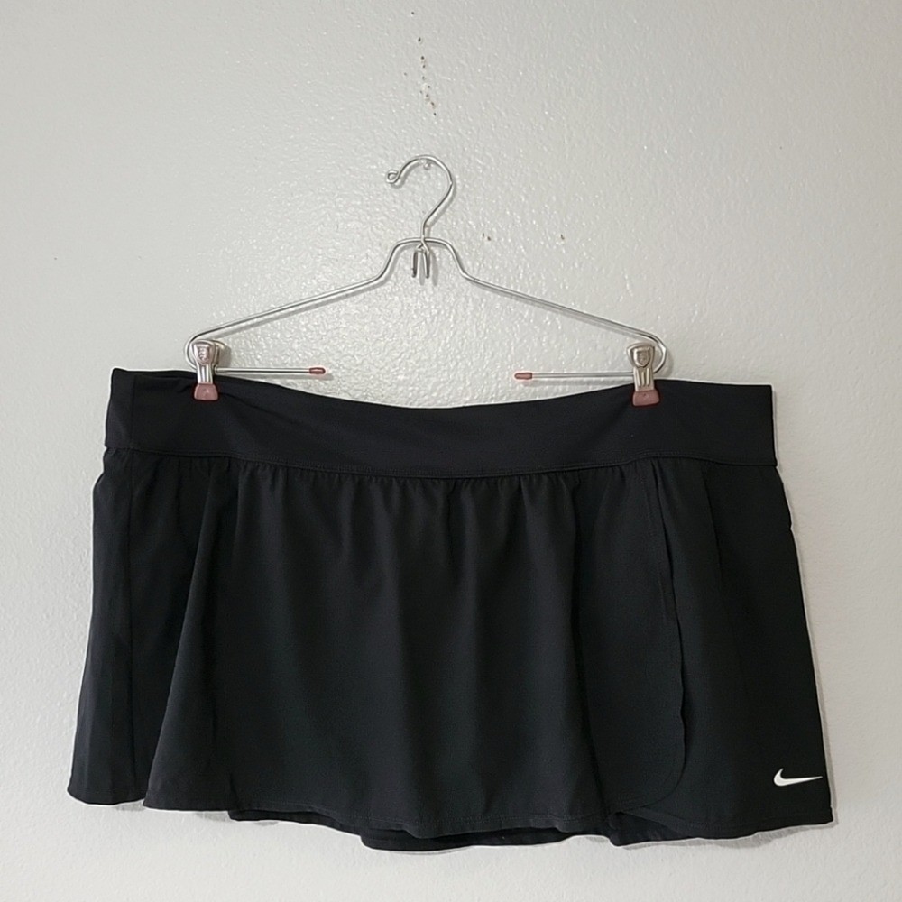 Nike Women’s Plus Size 3x Element Solid Swim Boardskirt Black