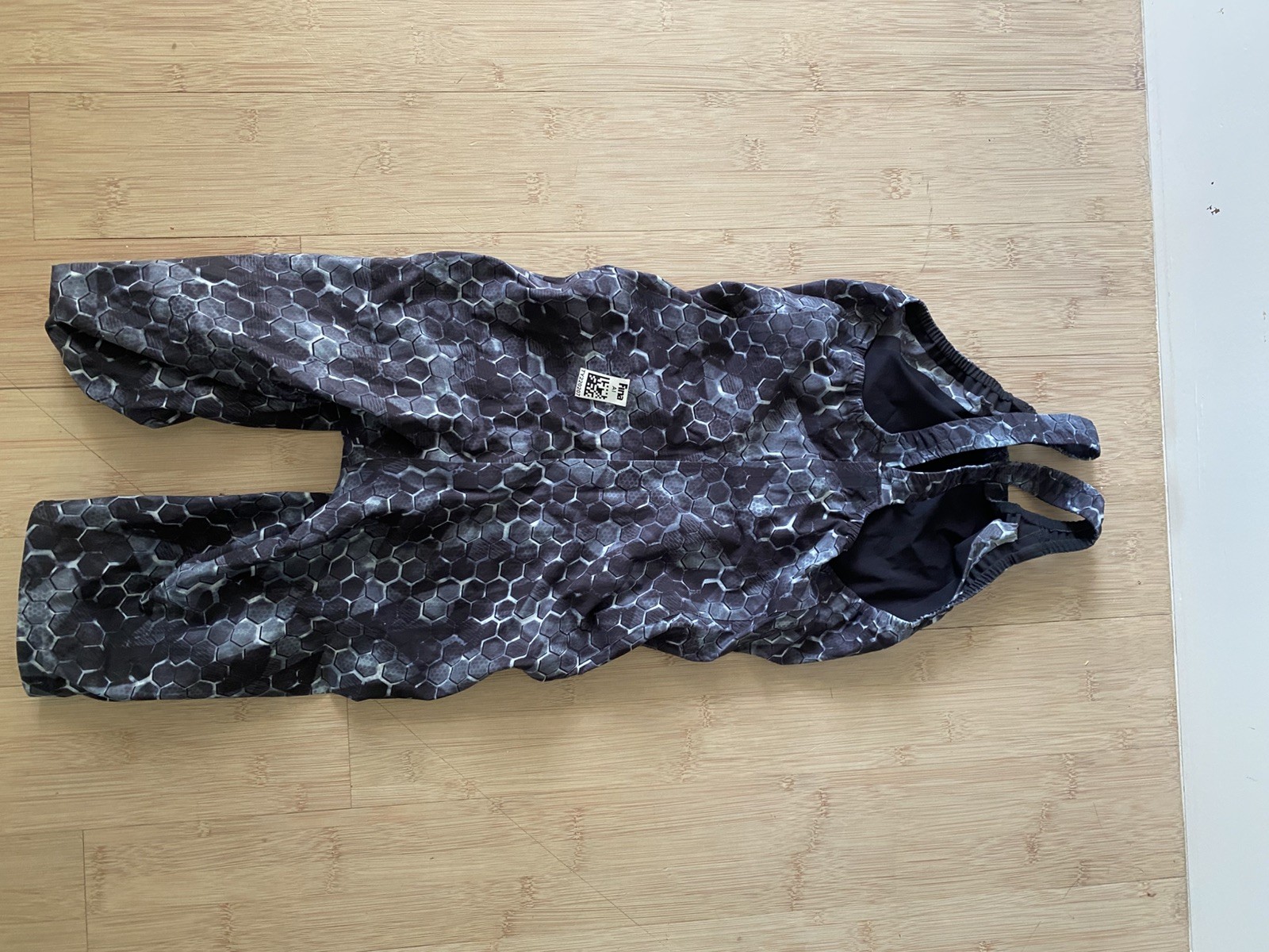 Womens TYR Avictor Venom (closed back) tech suit Size 26 black gray