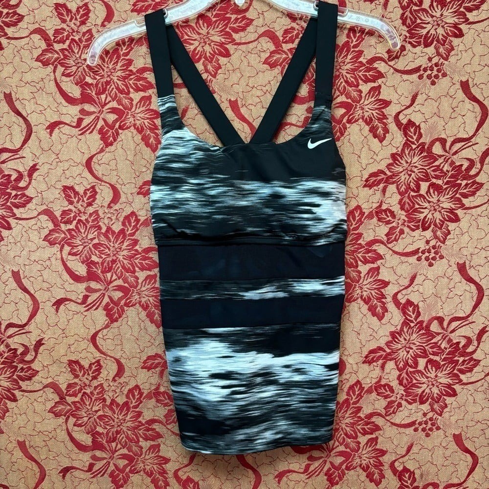 Nike Women’s Blur V-Neck Tankini Size M Support Swim /Athletic Top Black White