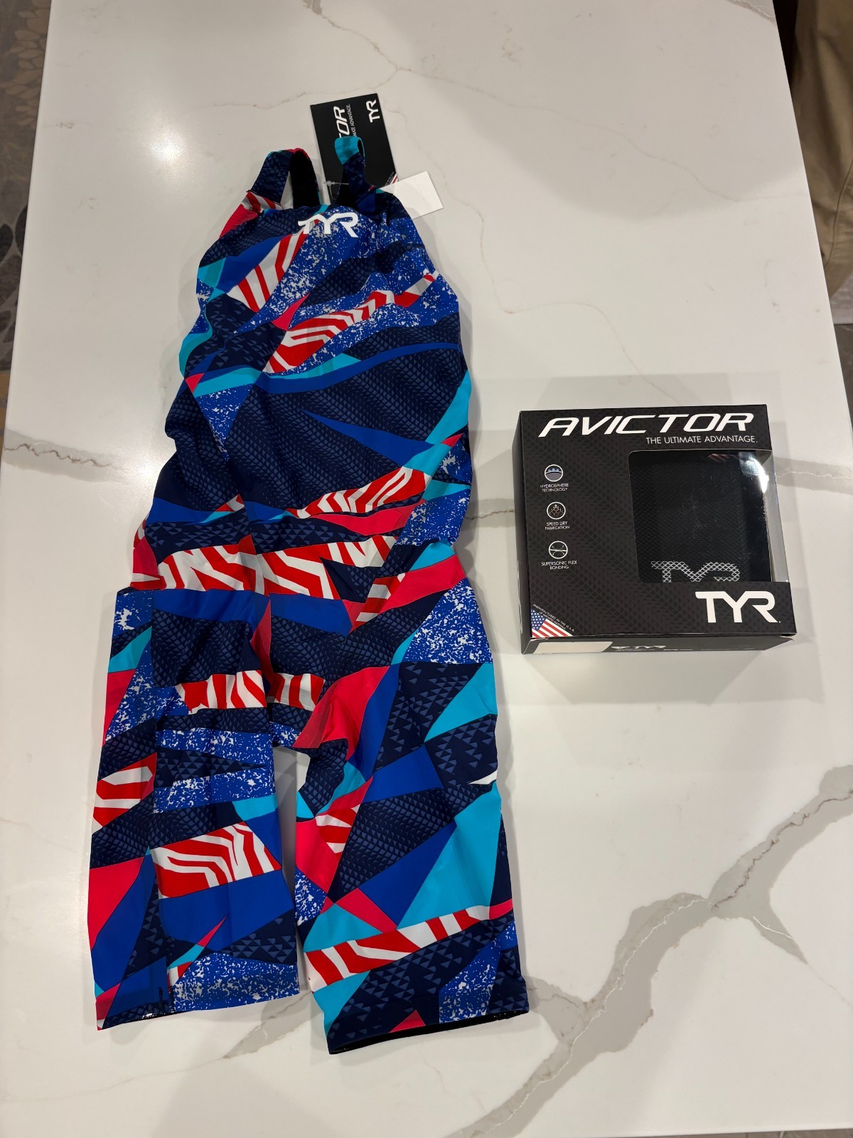 BRAND NEW WITH TAGS TYR AVICTOR CLOSED BACK WOMEN’S KNEESKIN SIZE 30 PRELUDE
