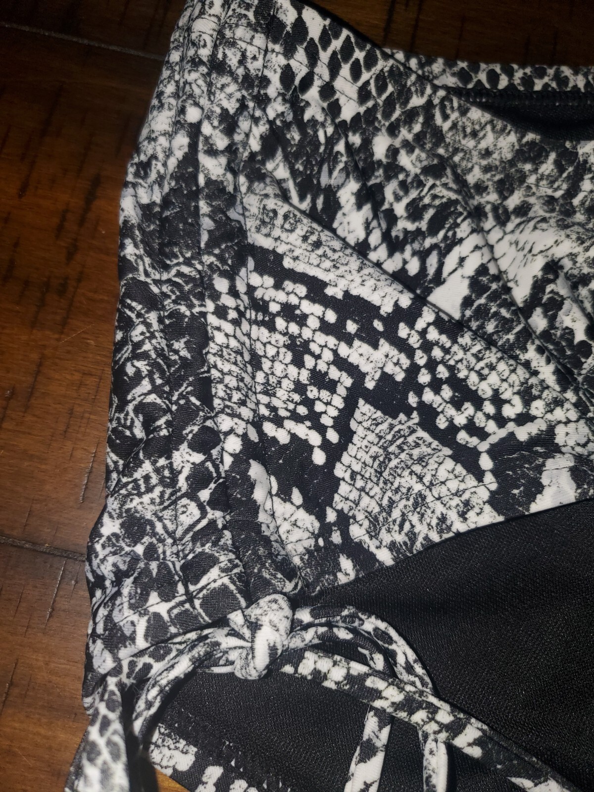 Womens Swimsuit Bottoms Black White Snakeskin Pattern 2X Plus Size Cinch Tie NWT