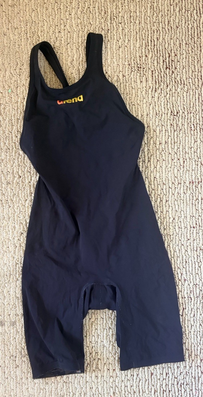 Arena Women’s Carbon Air 2 Black/Gold Open Back Kneeskin