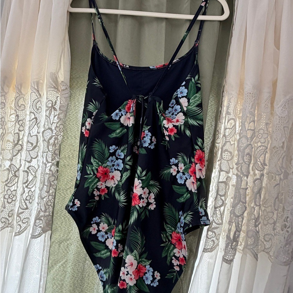 Old Navy Hawaiian Floral Swimsuit 1 Piece Tie Back Size XL Spring Vacation