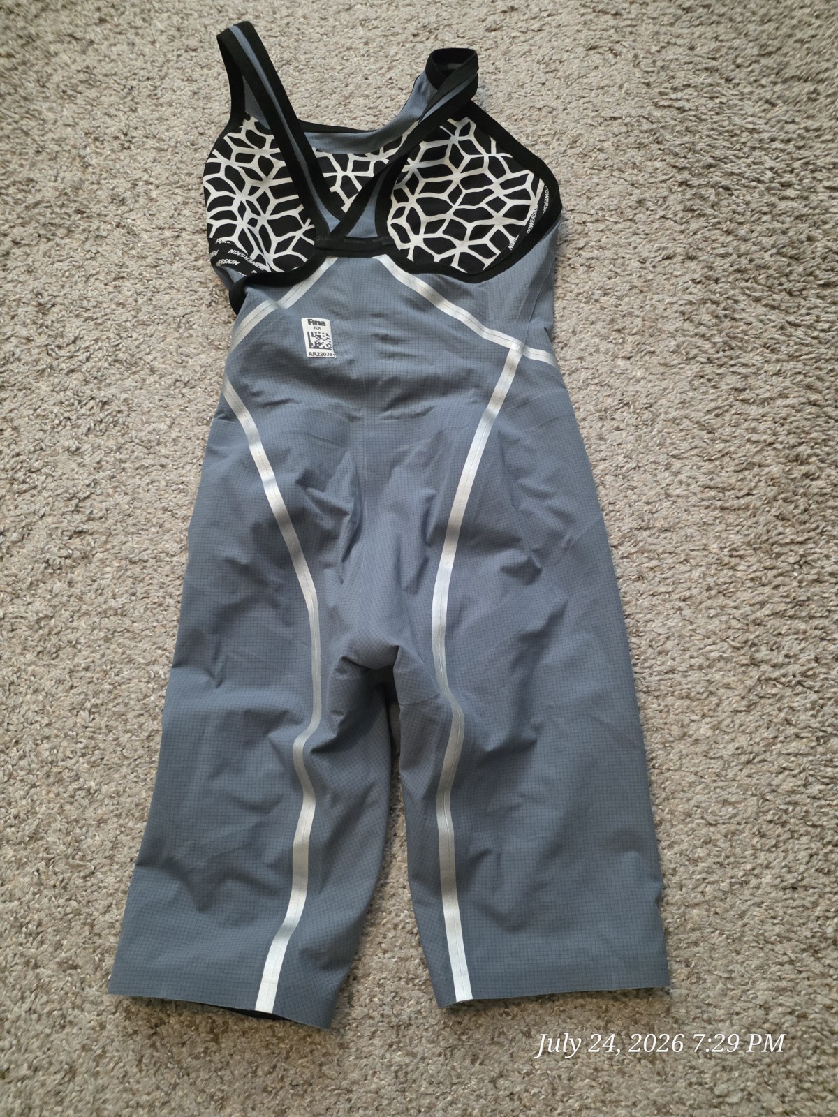 Arena Carbon Kneeskin Closed Back Light Blue Size 26