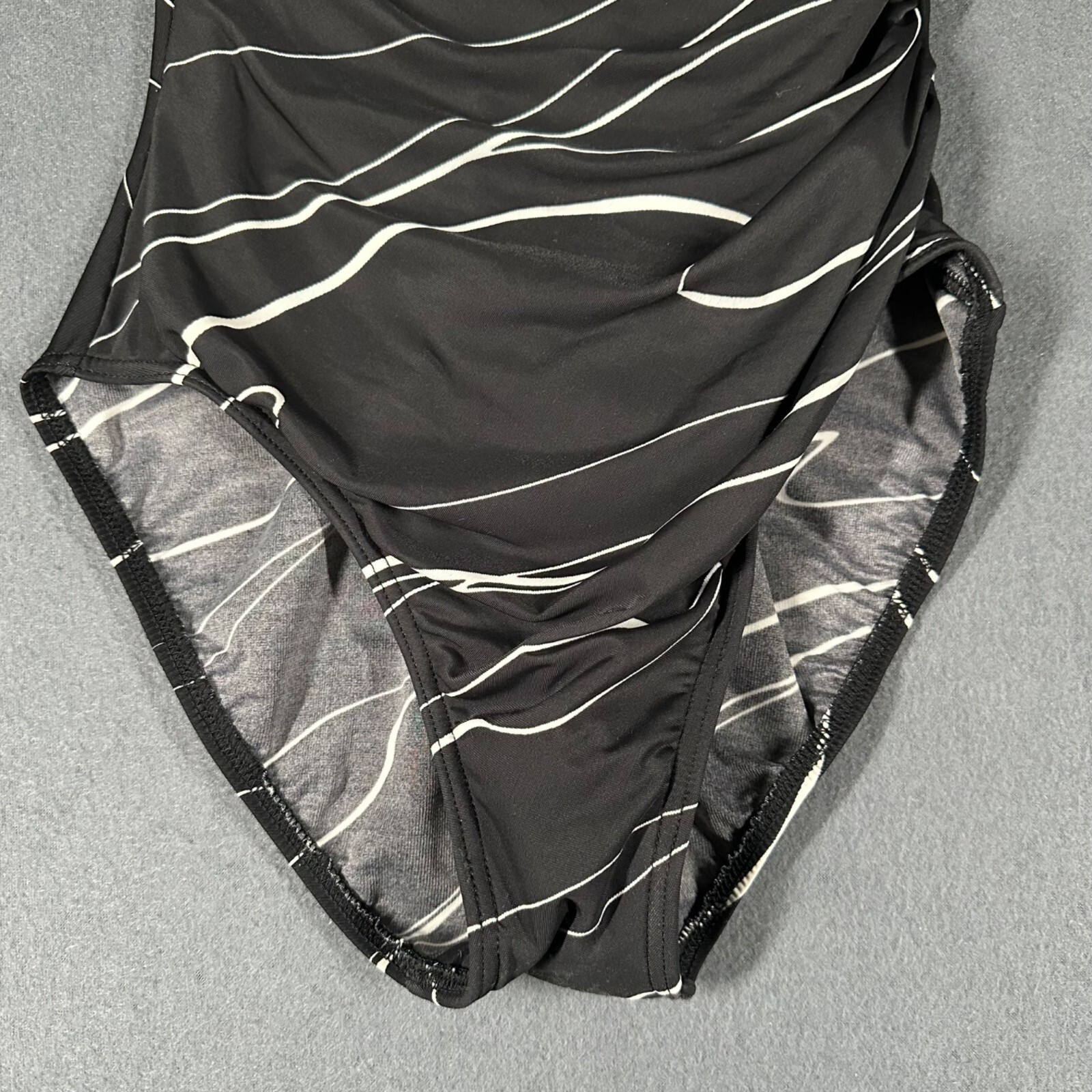 Miraclesuit 1 Piece Swimsuit Womens 10 Black Underwired Ruched Slimming