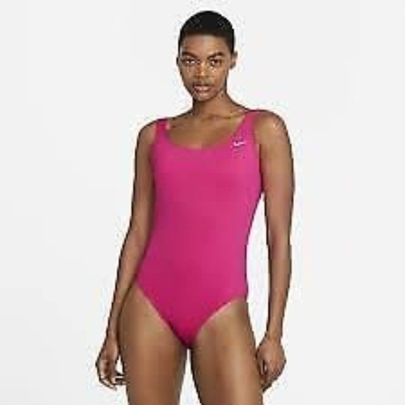Nike Women’s Pink 1pc U Back Swimsuit Size Medium