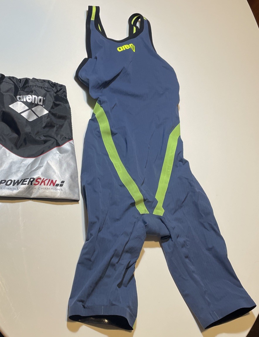 Very Good Condition. Arena Women’s Carbon Flex VX Powerskin, Size 26