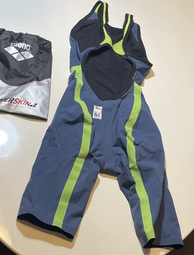 Very Good Condition. Arena Women’s Carbon Flex VX Powerskin, Size 26