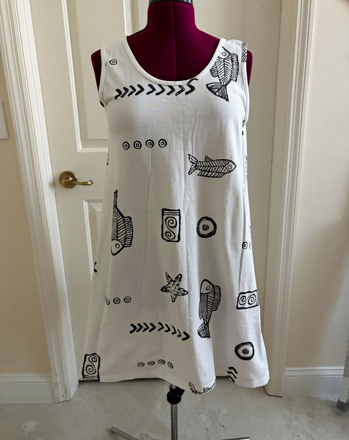 BaBa Hawaii Women’s S White Tunic Tank Black Fish Graphic Print Scoop Neck