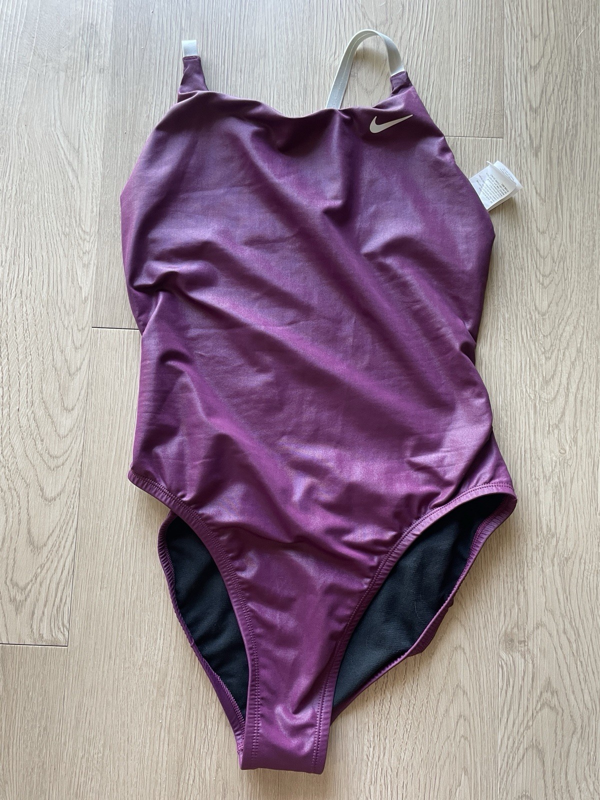 Nike Women’s Hydrastrong Fastback One Piece Swimsuit Size 32/6 Burgundy Metalic