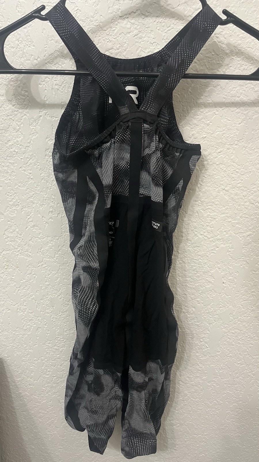 TYR Avictor 2.0 Closed Back Tech Suit One Piece Swimwear Size 27