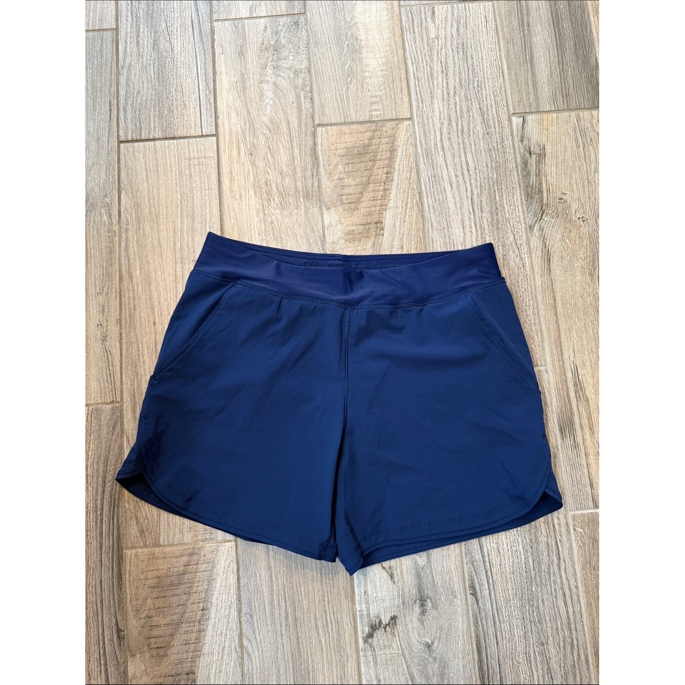Lands’ End Woman’s Navy Athletic Performance Board Shorts Size 14