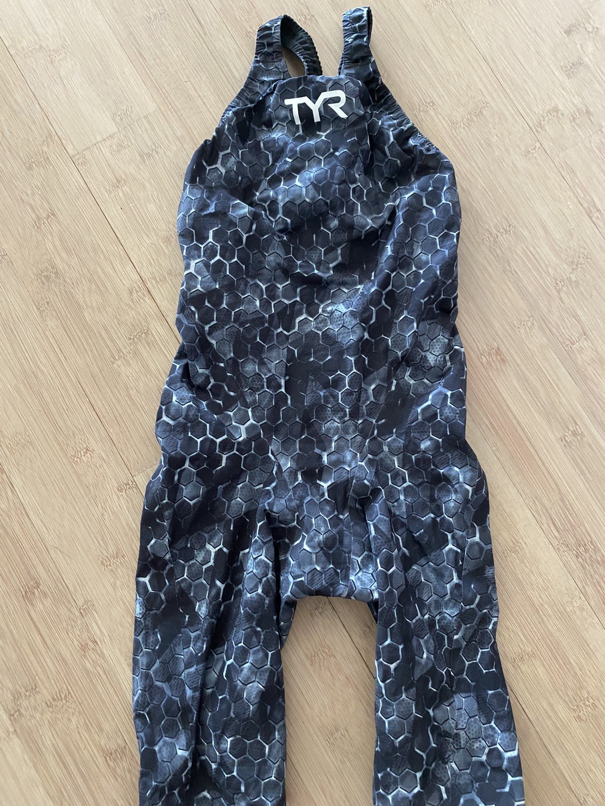 Womens TYR Avictor Venom (closed back) tech suit Size 26 black gray