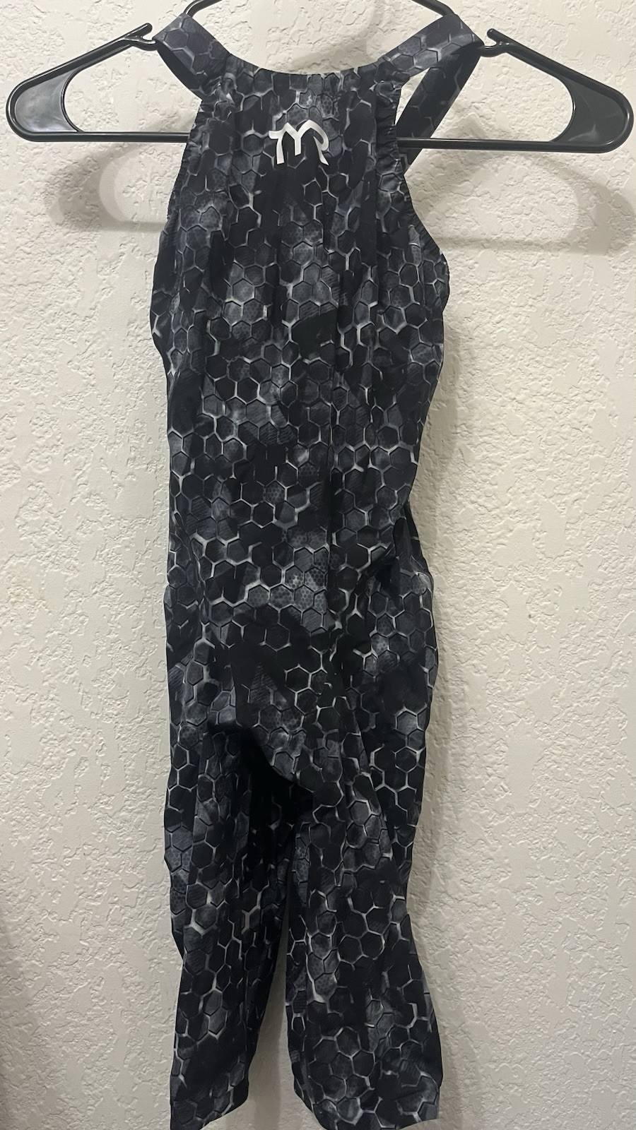 TYR Avictor 2.0 Closed Back Tech Suit Competitive Swimwear Size 27