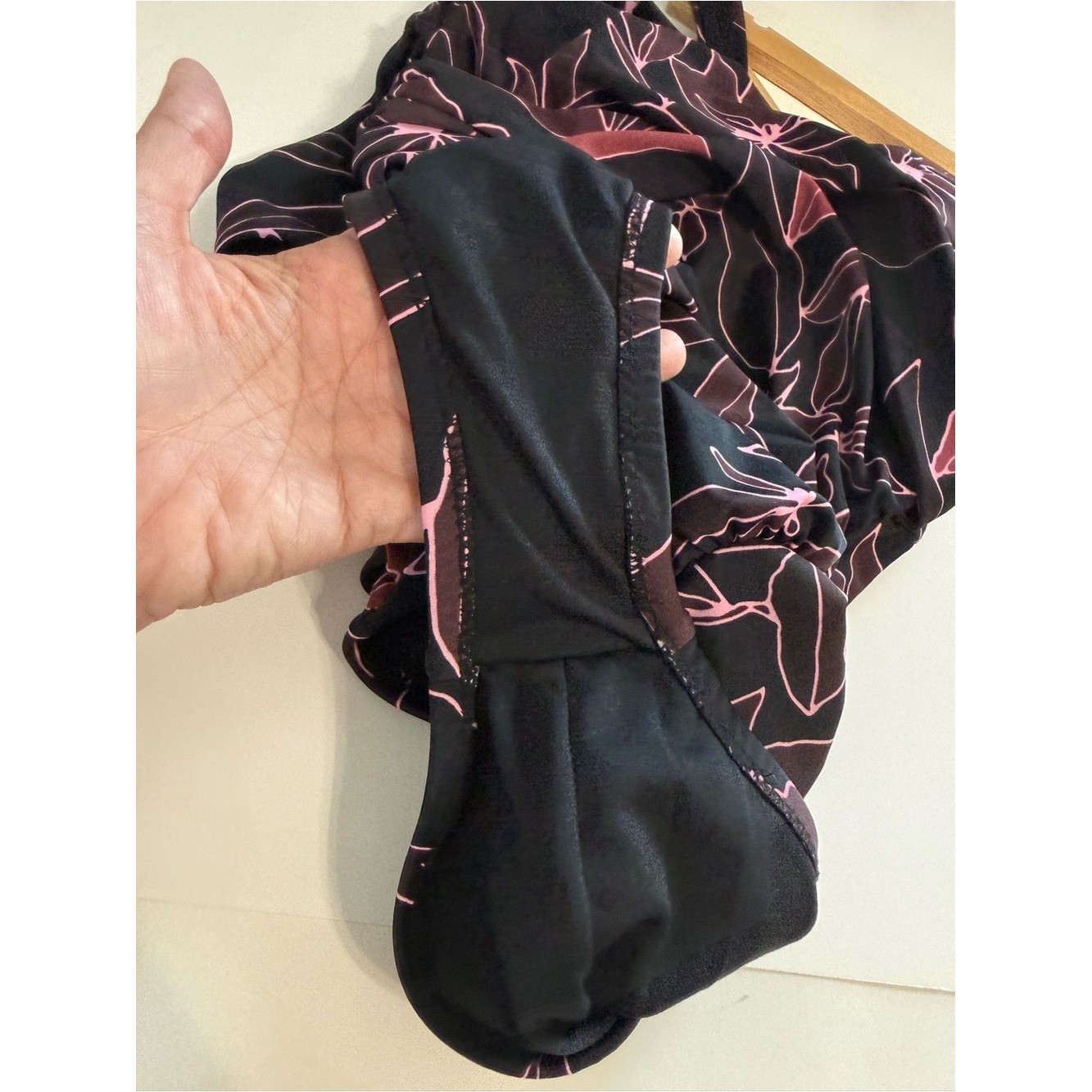 Eddie Bauer Black Pink Criss Cross Ruched Shaping Full Coverage Bathing Suit SML