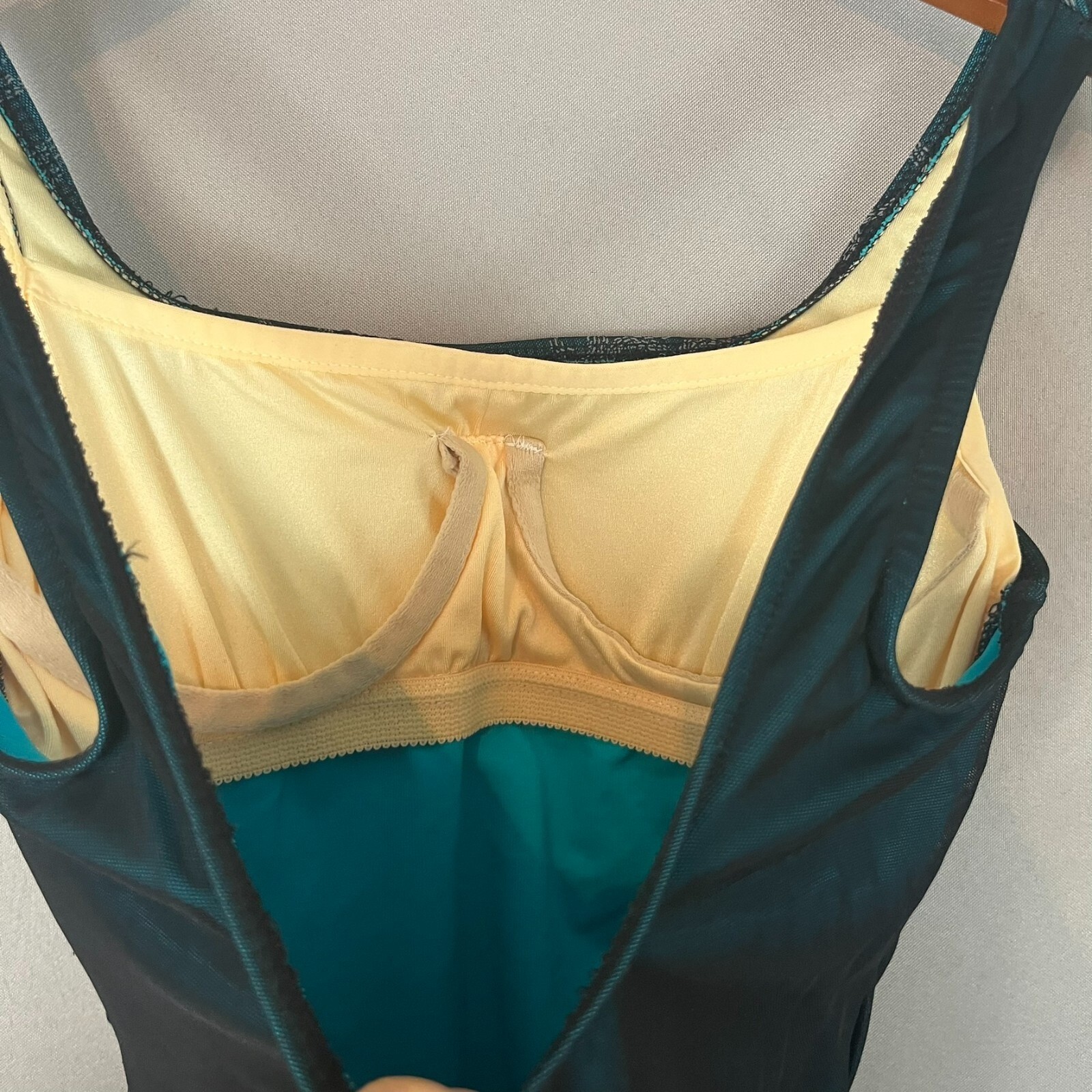 Miraclesuit Swimsuit Women’s 8 Deep Green Mesh Stretch One Piece Built In Bra