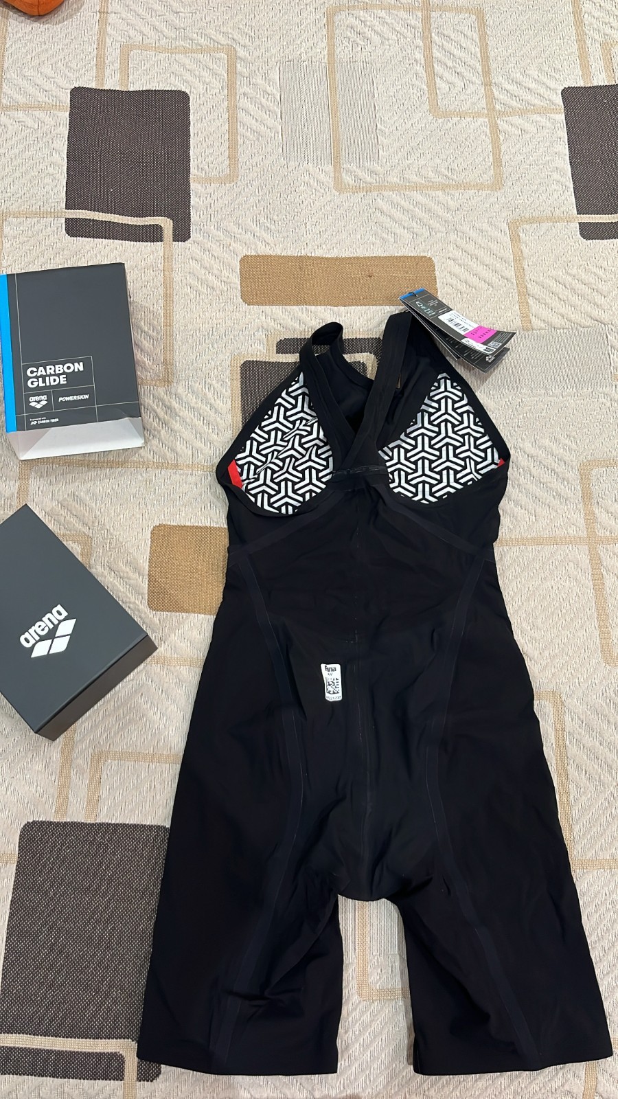 Brand New – Arena Carbon Glide Black Closed Back Tech Suit Size 26