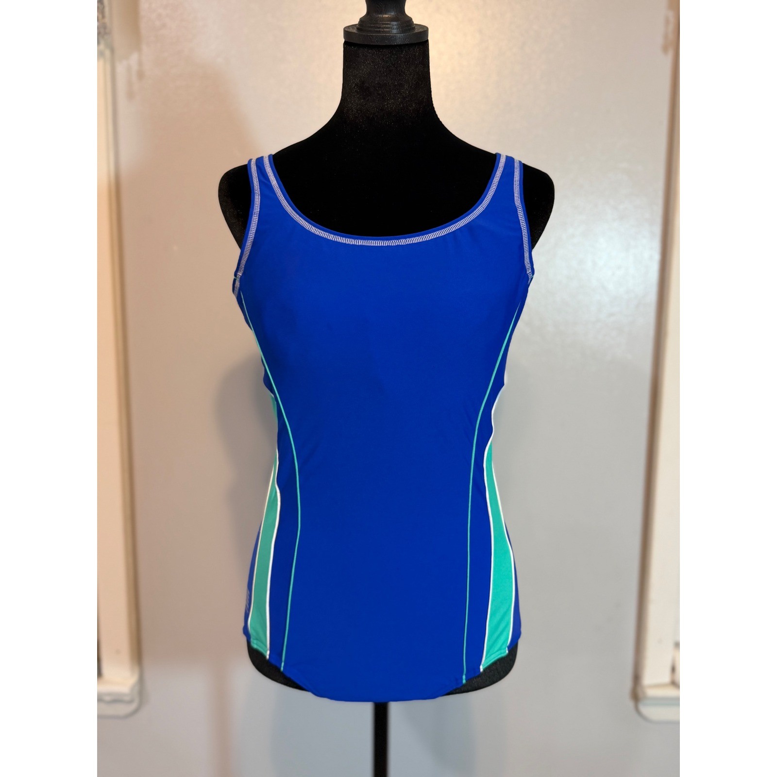 Lands’ End Scoop Neck Tugless Sport One Piece Swimsuit Size 8 DD Blue Aqua