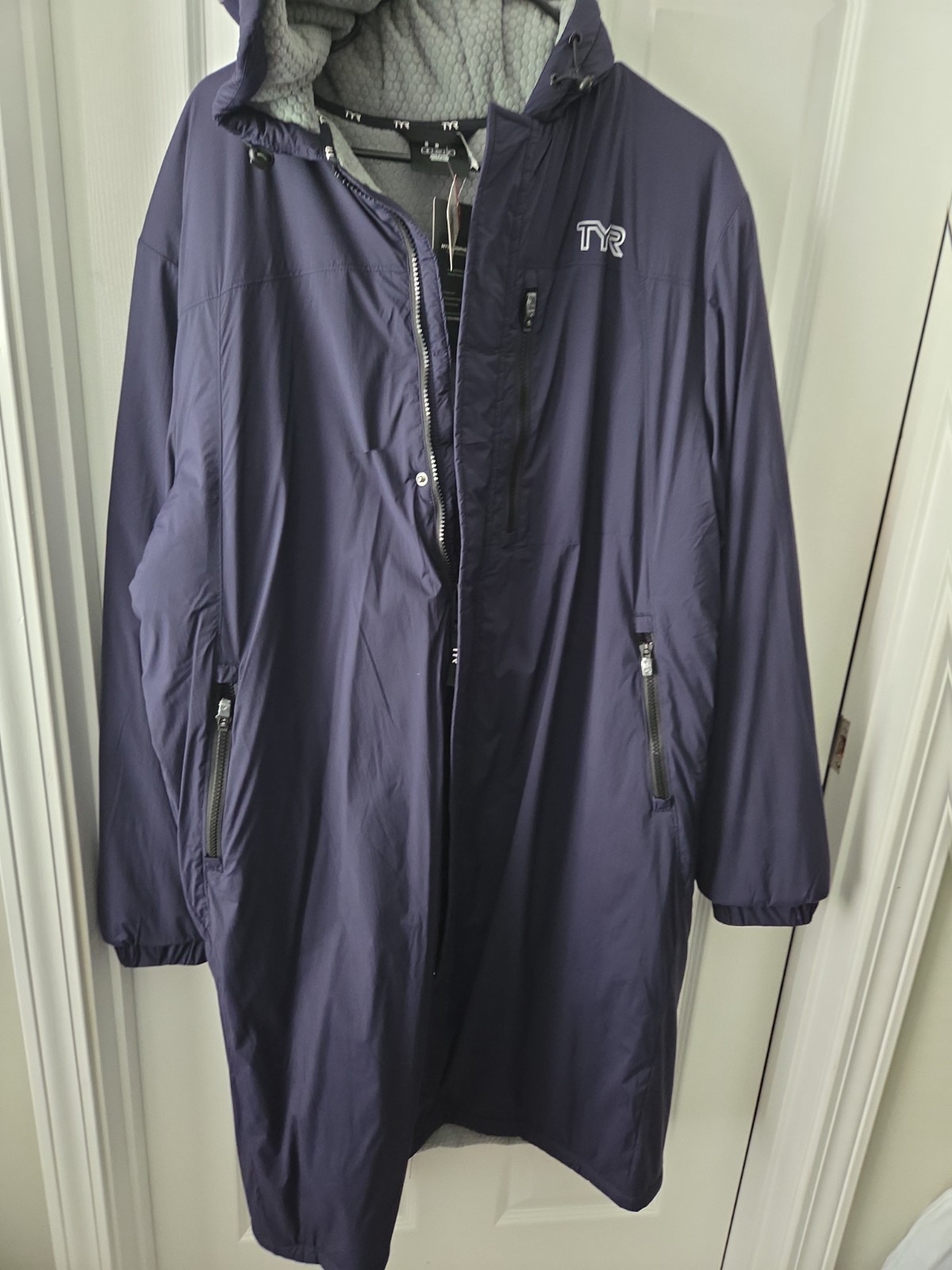 TYR Black Swim Tech Parka Coat with Hood Size Small Hydrosphere NWT But Damaged