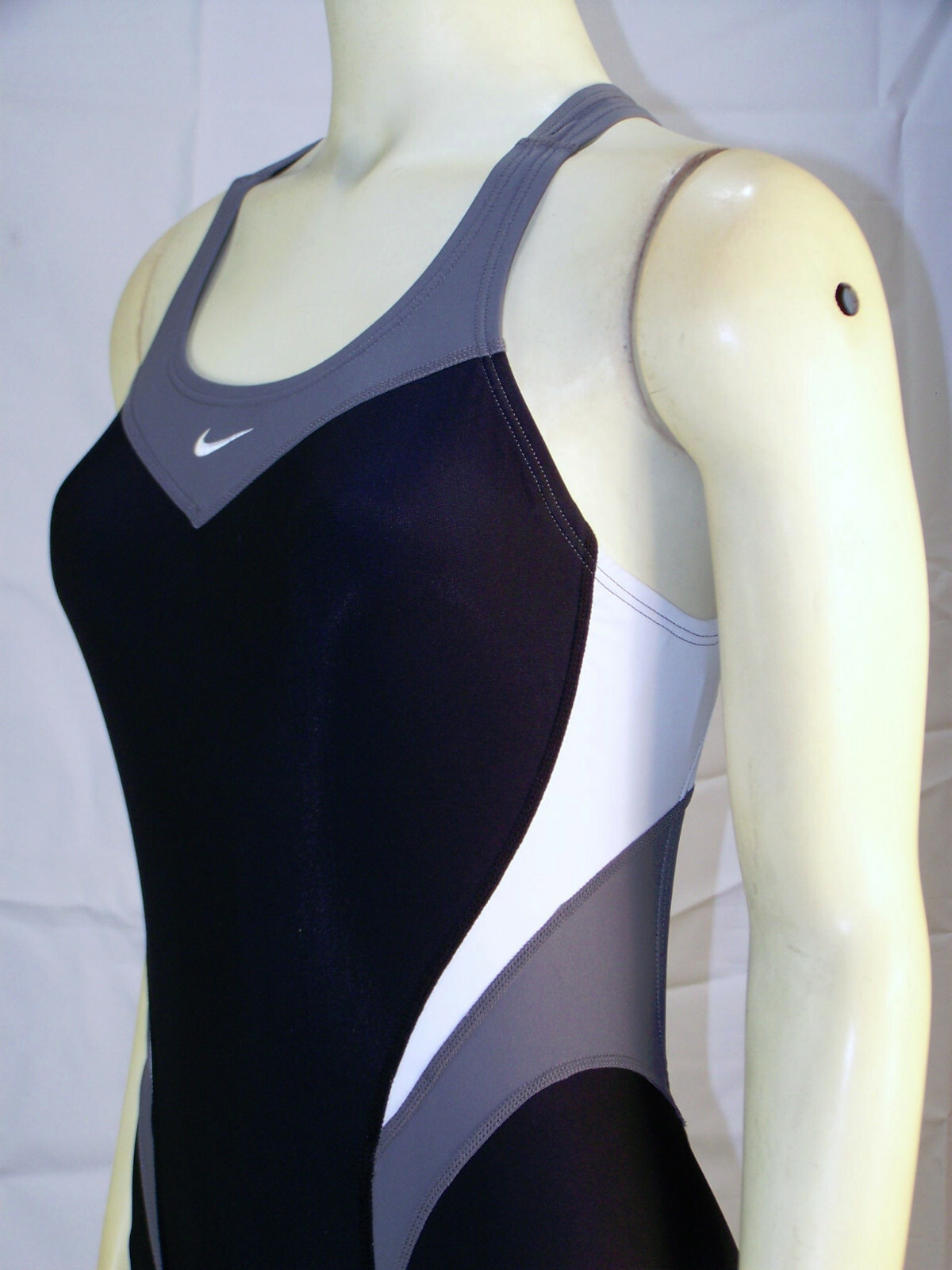 Nike Women’s Spandex Nylon One Piece Swimsuit 34/WMS 8 Black Gray AC-105