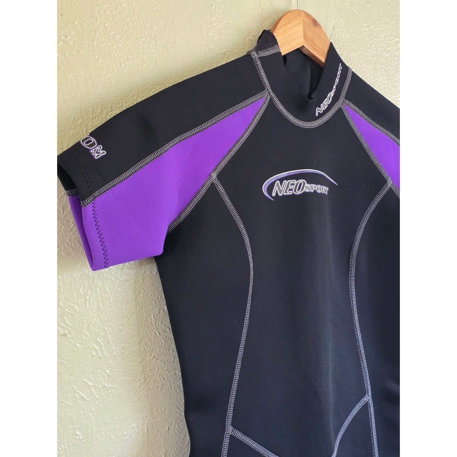 NeoSport Womens Shorty Wetsuit Sz 8 Black Purple 2mm Neoprene Scuba Surf Snorkel