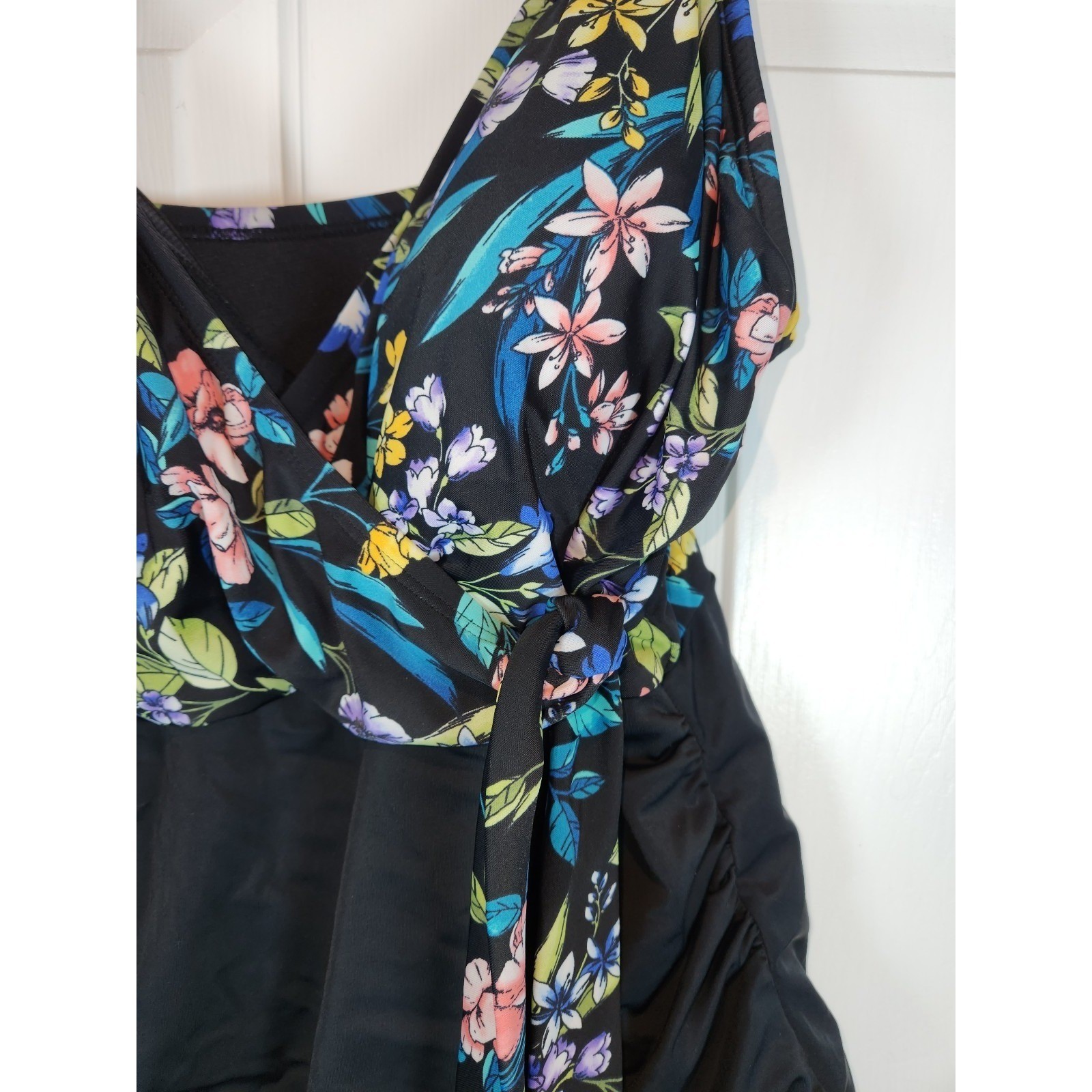 Women’s sz 1X 16W 18W One Piece Swimsuit Time and Tru Black Floral
