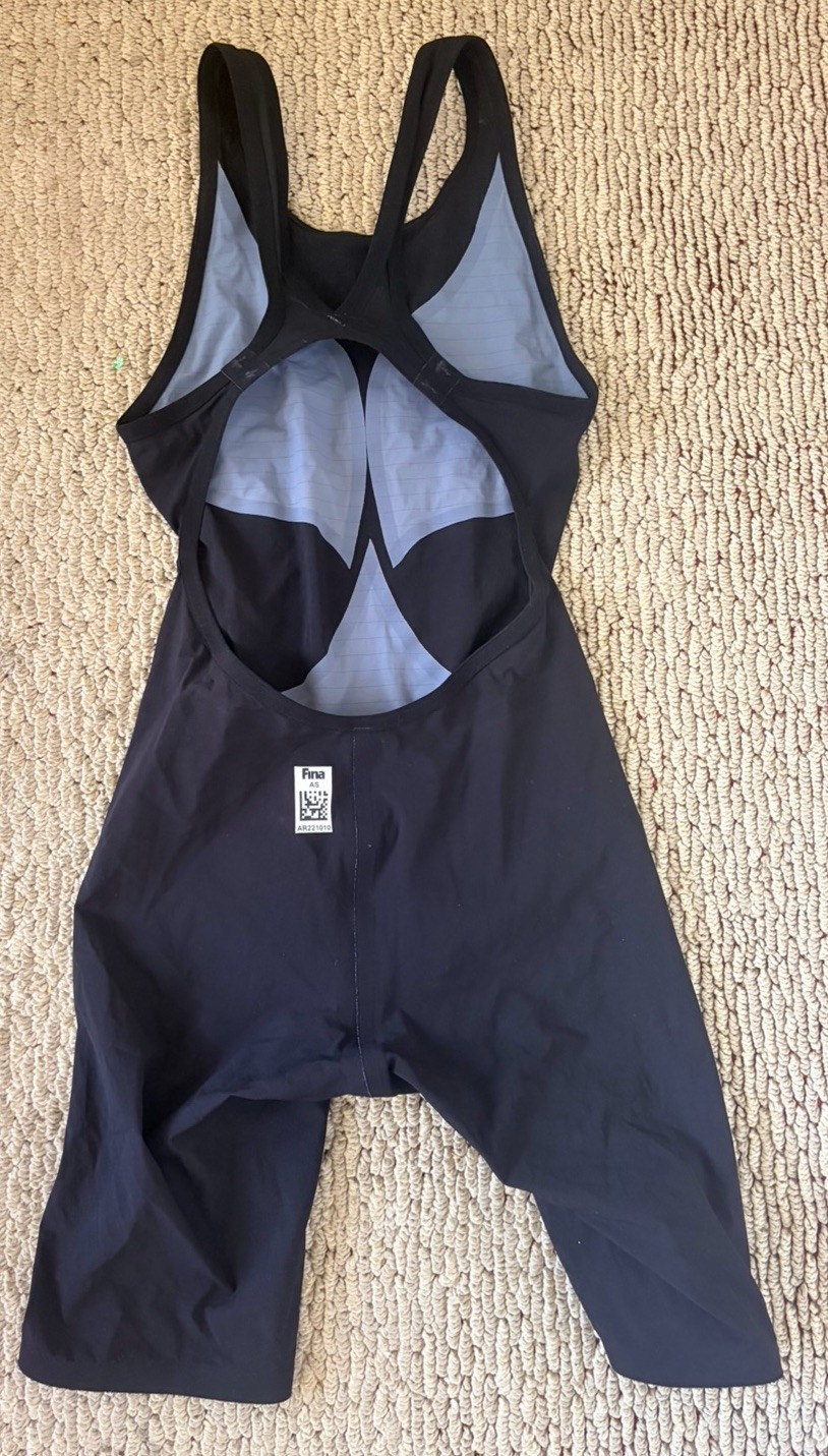 Arena Women’s Carbon Air 2 Black/Gold Open Back Kneeskin