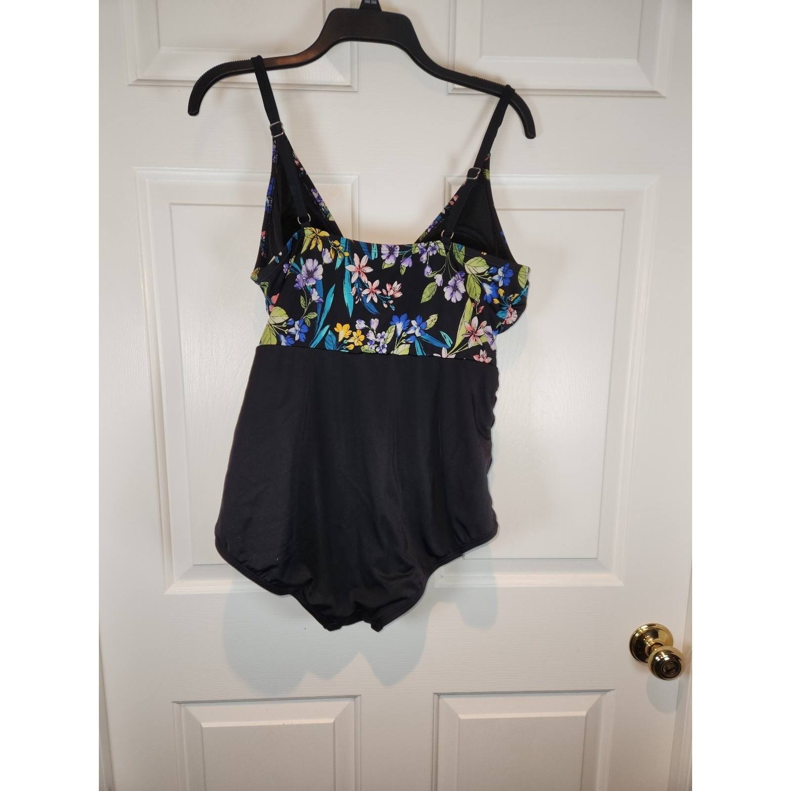 Women’s sz 1X 16W 18W One Piece Swimsuit Time and Tru Black Floral