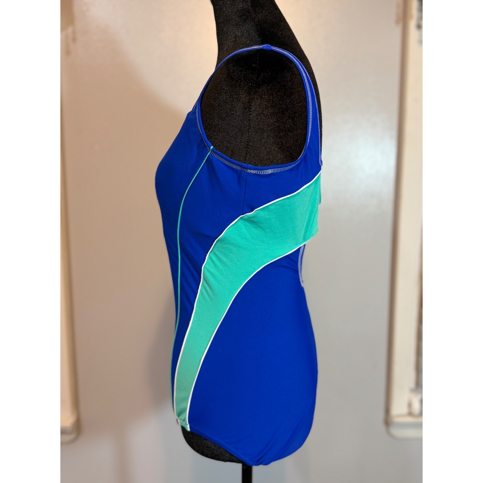 Lands’ End Scoop Neck Tugless Sport One Piece Swimsuit Size 8 DD Blue Aqua