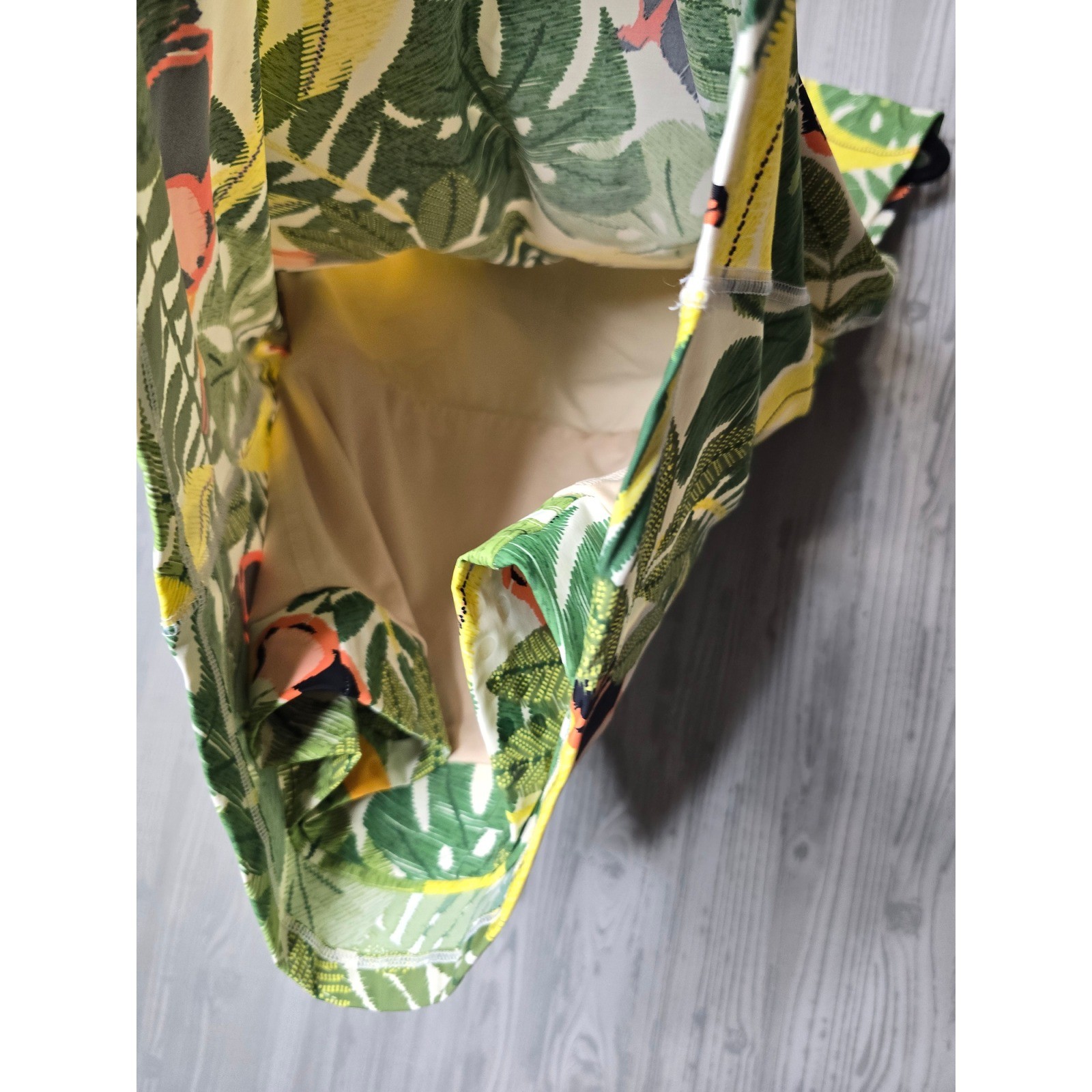 Duluth Trading Co Suit Up Swim Builtin Bra Tropical Toucan RashGuard Swim Size 8