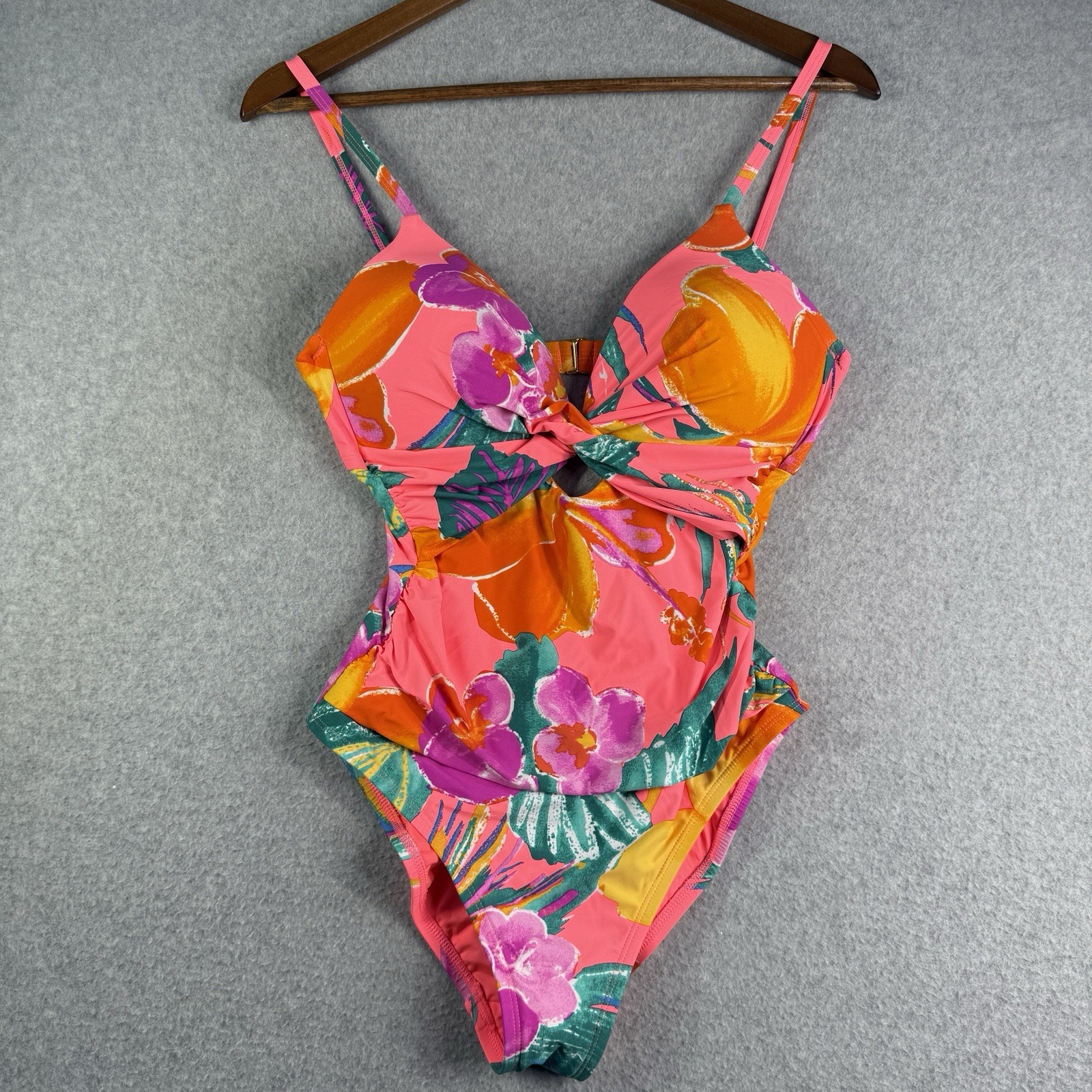 La Blanca Women 6 Twist Keyhole One Piece Swimsuit Floral NWOT Colorful Tropical