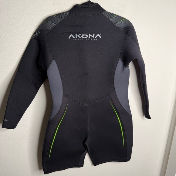 Akona Adventure Gear Women’s 15 Black Neoprene Shorty Long Sleeve Wetsuit Beach