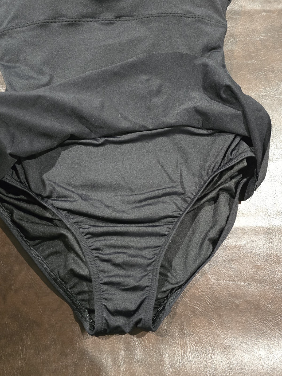 Lands’ End Women’s Sculpting Suit Ruffle Bandeau One Piece Swimsuit Sz 10 Black