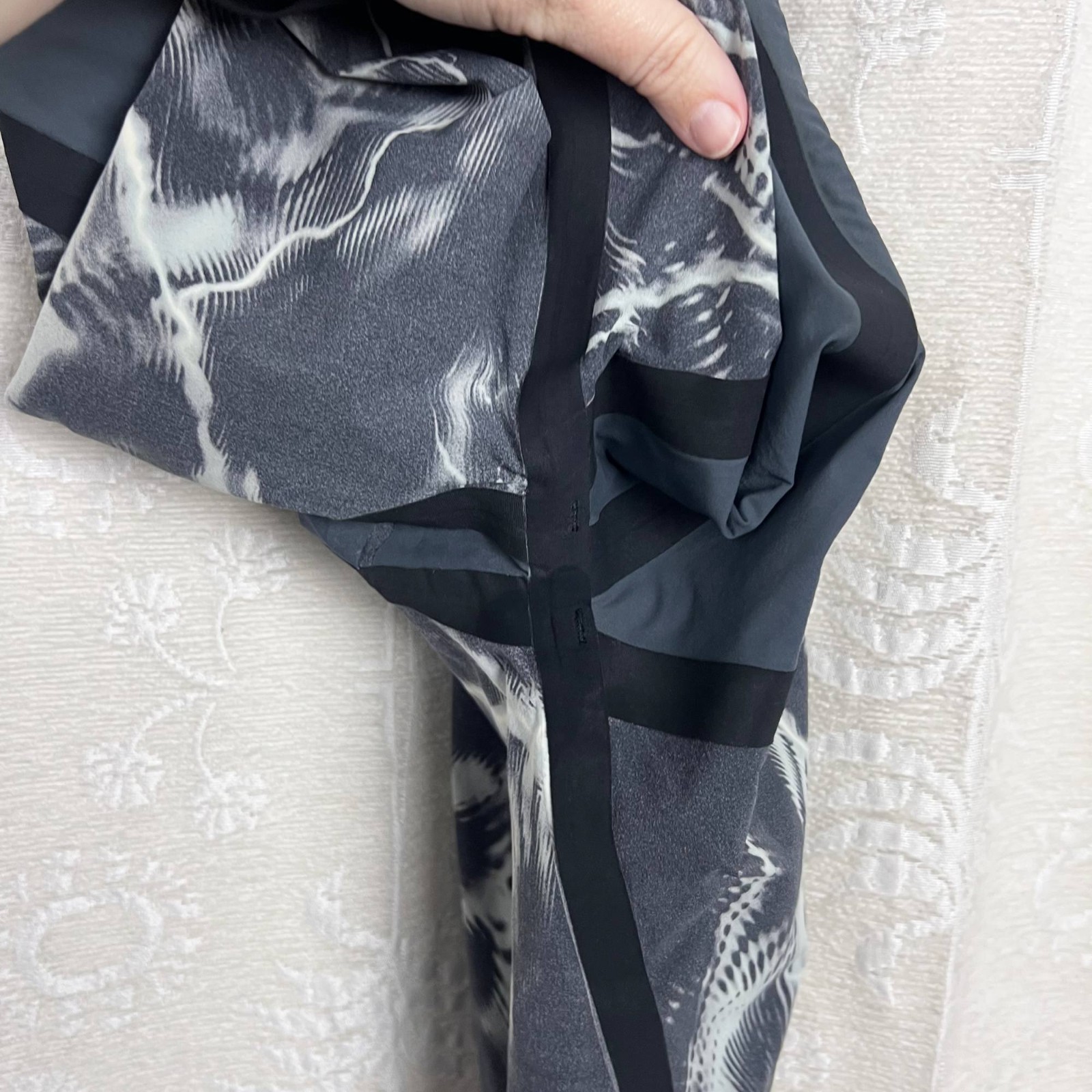 TYR Women’s Venzo Phantom Oblivion Closed Back Kneeskin Tech Suit Swimsuit 27