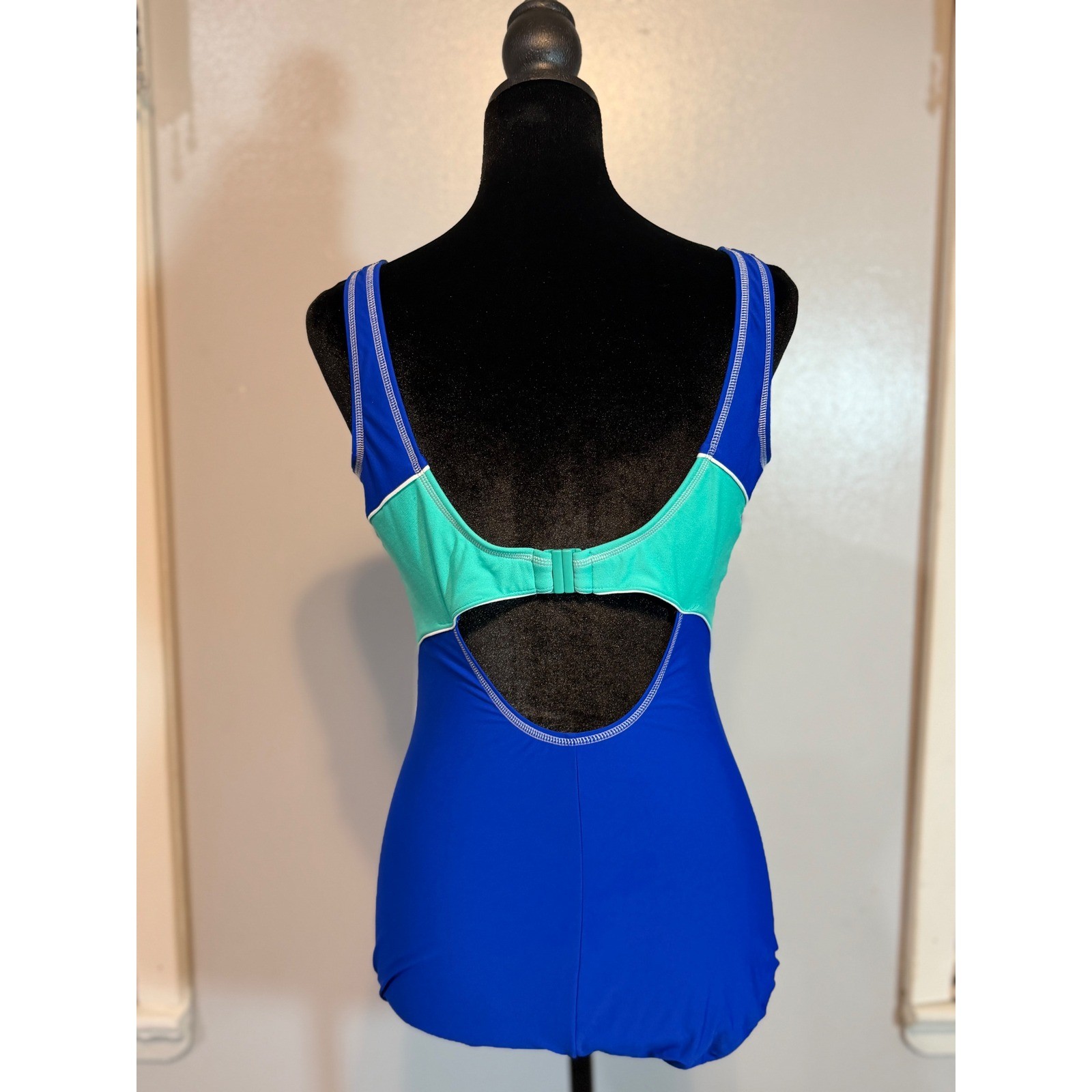 Lands’ End Scoop Neck Tugless Sport One Piece Swimsuit Size 8 DD Blue Aqua