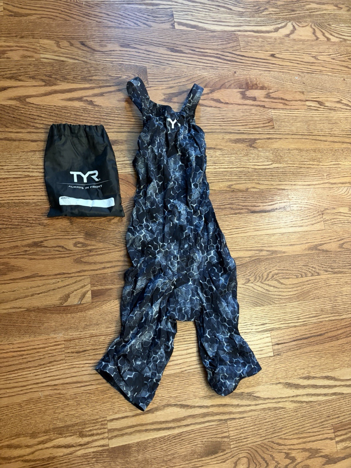 TYR Avictor 2.0 Women’s Competitive Open Back Swimsuit Size 25 Nylon Lycra