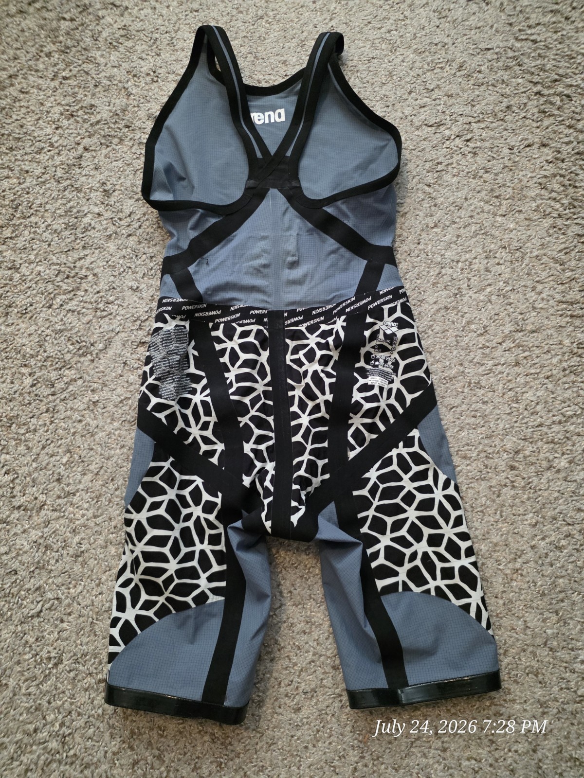 Arena Carbon Kneeskin Closed Back Light Blue Size 26