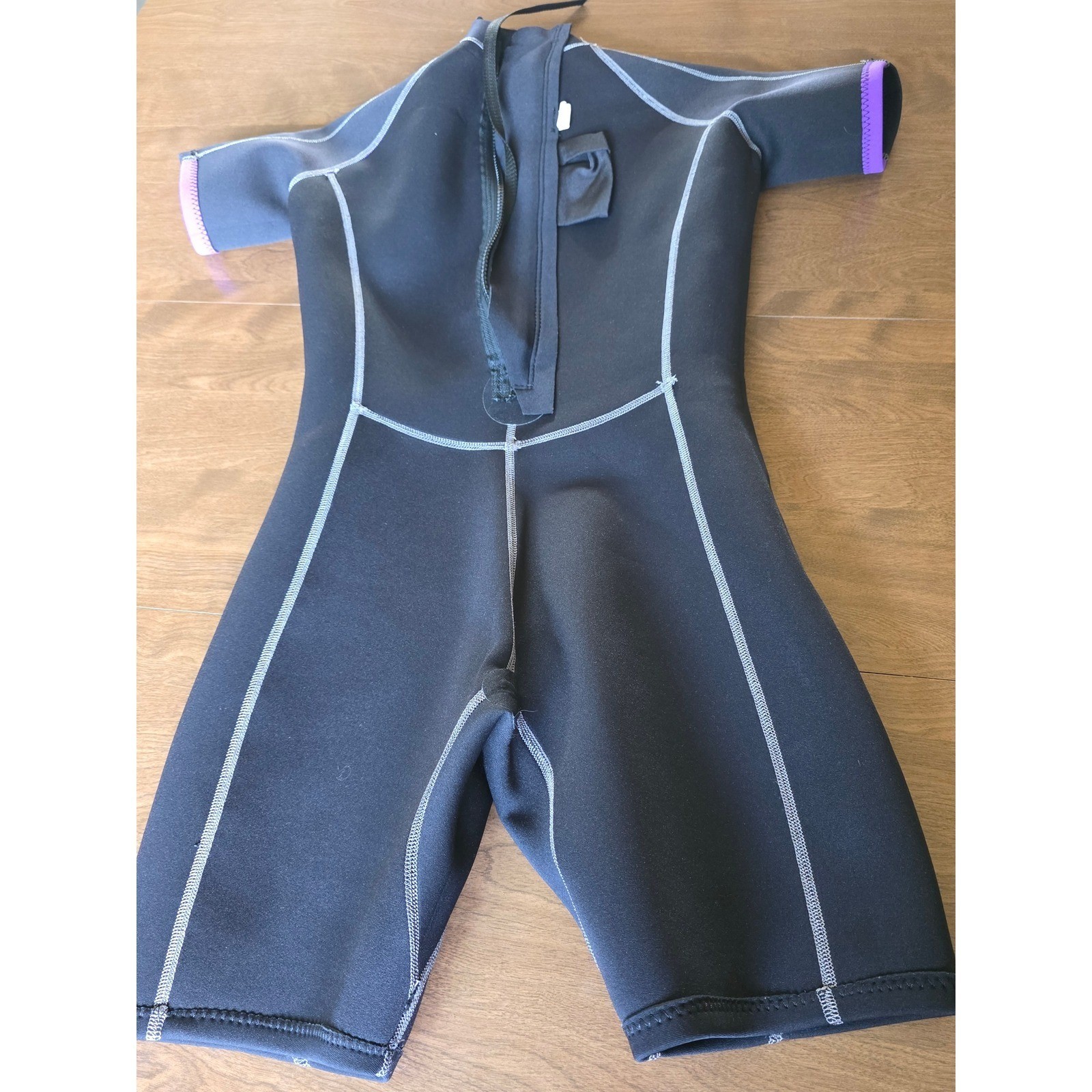 NeoSport Womens Shorty Wetsuit Sz 8 Black Purple 2mm Neoprene Scuba Surf Snorkel