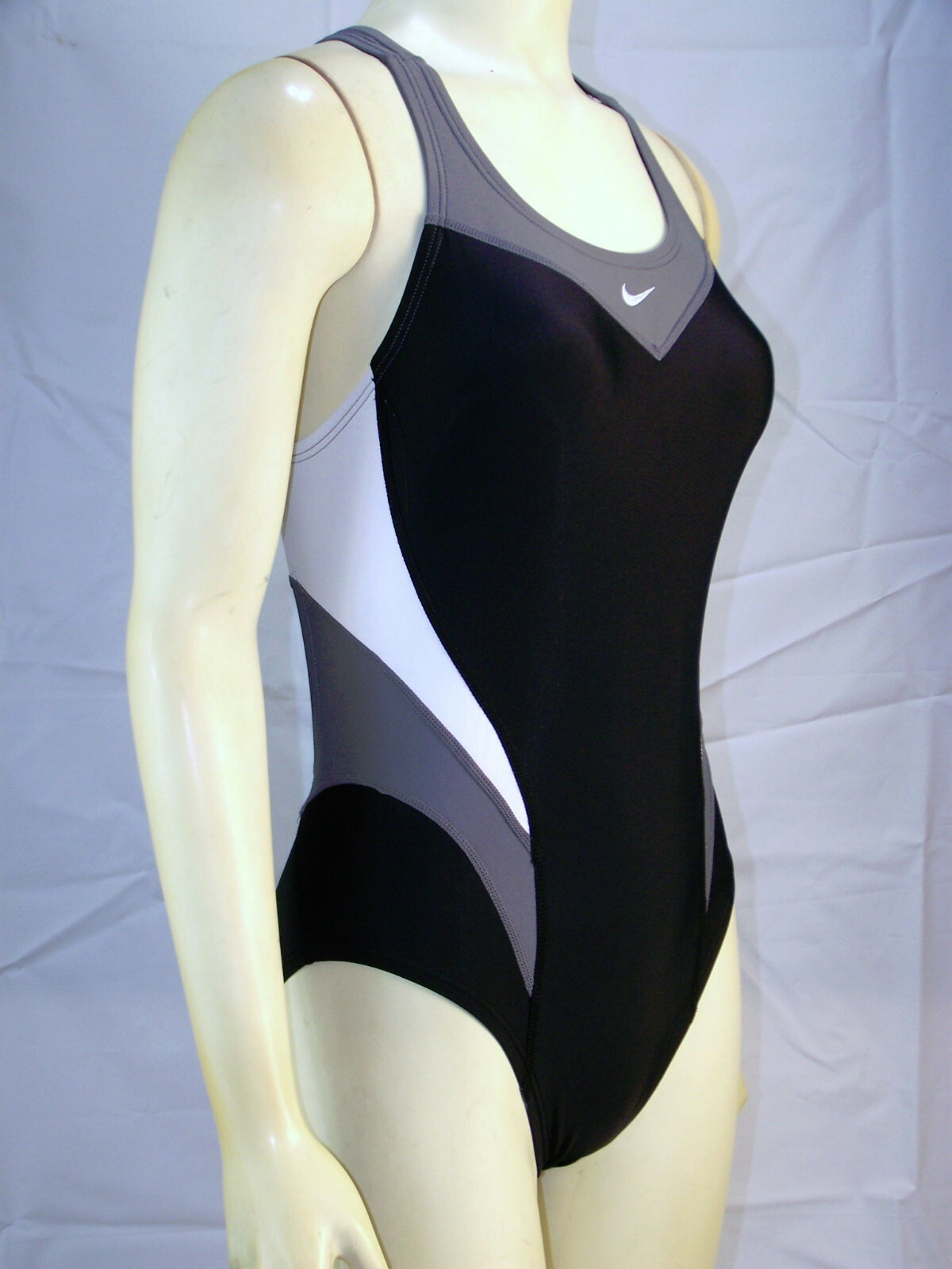Nike Women’s Spandex Nylon One Piece Swimsuit 34/WMS 8 Black Gray AC-105