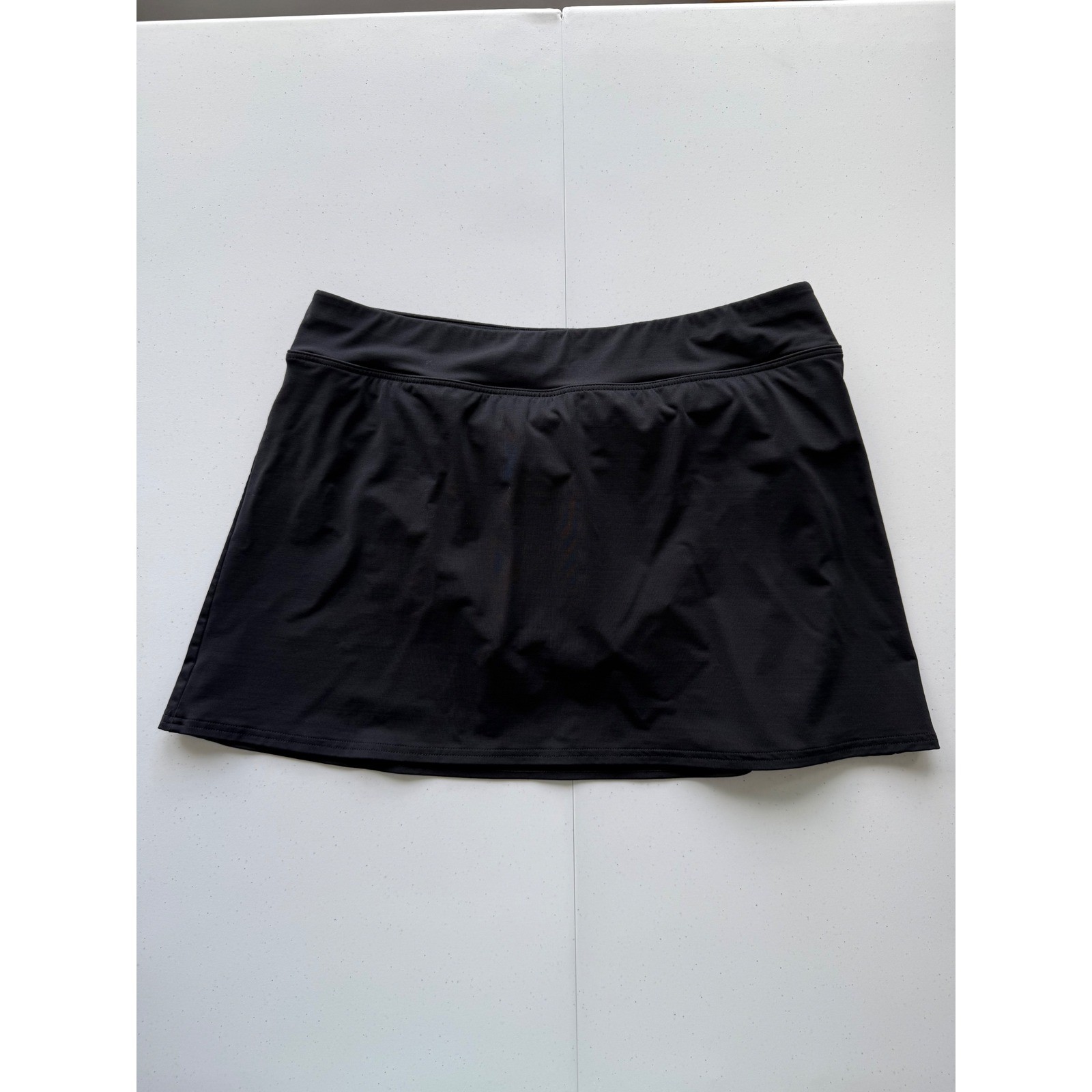 Lands’ End Black Swim Skirt Bottom M size 10 NWOT Figure Control
