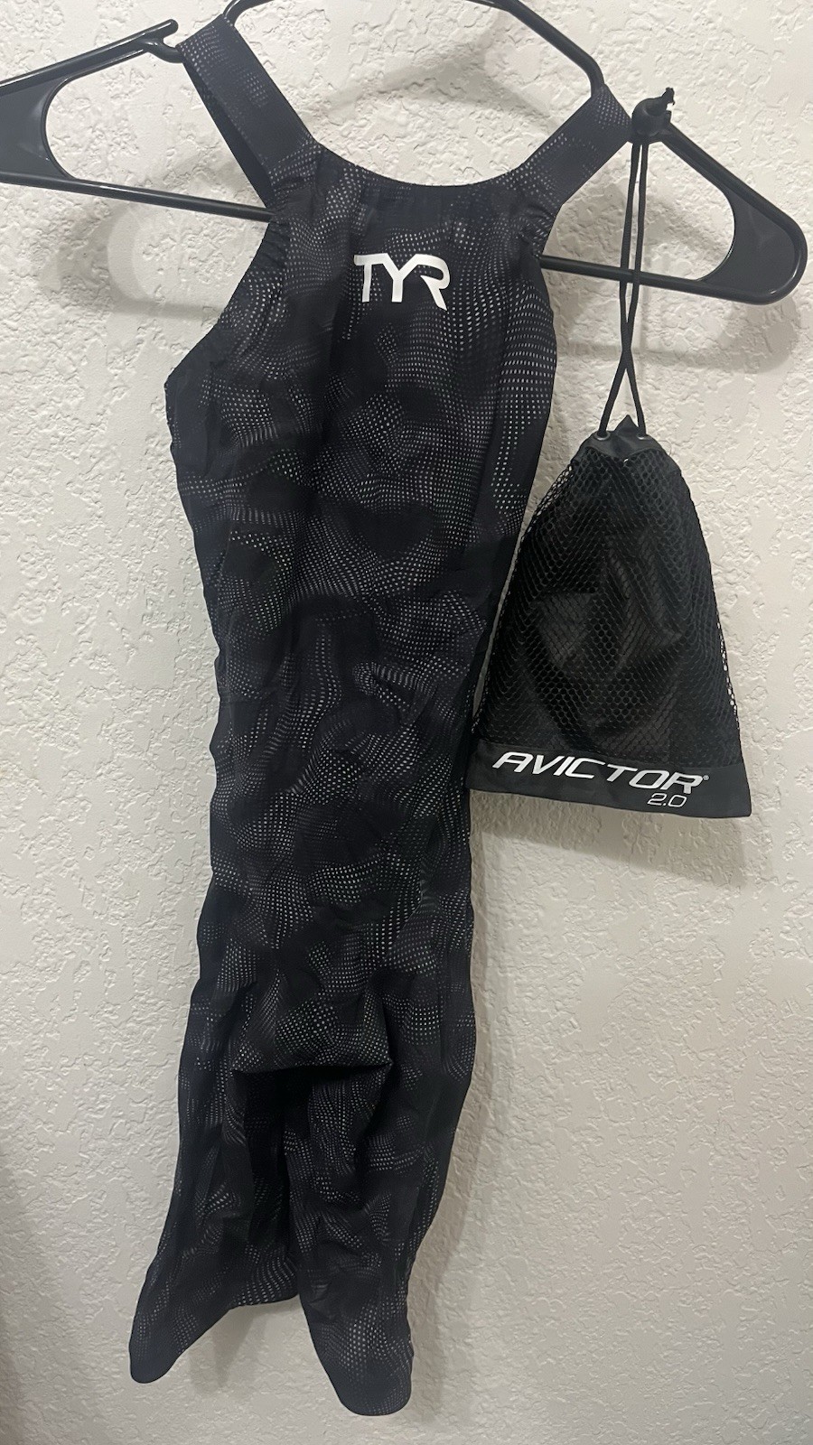 TYR Avictor 2.0 Closed Back Tech Suit One Piece Swimwear Size 27