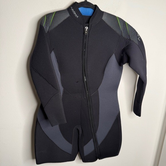 Akona Adventure Gear Women’s 15 Black Neoprene Shorty Long Sleeve Wetsuit Beach