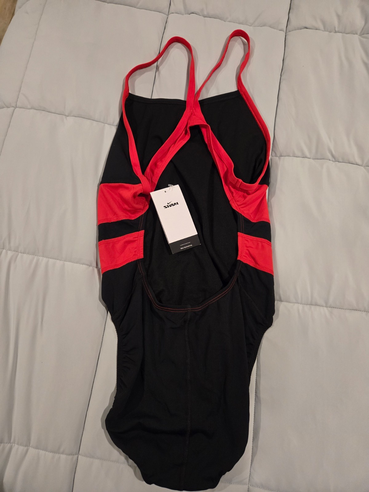 Nike SZ 40 Swim Women’s HydraStrong Vex Racerback One Piece NESSA100