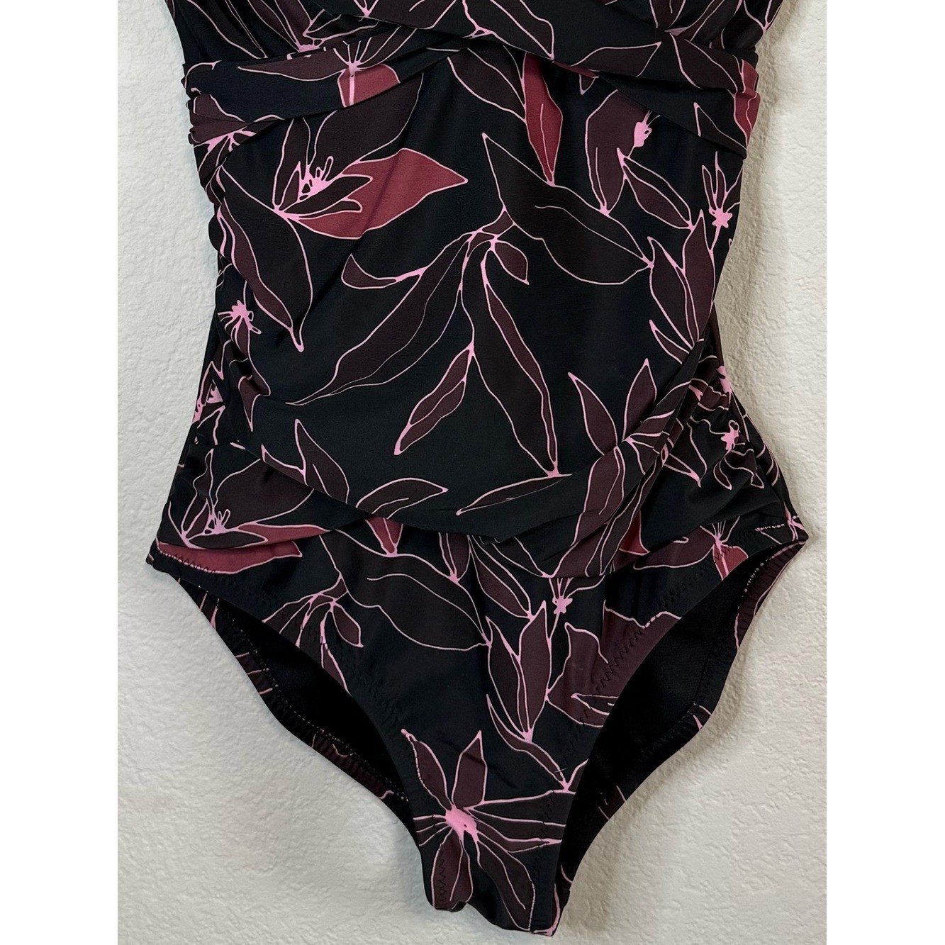 Eddie Bauer Black Pink Criss Cross Ruched Shaping Full Coverage Bathing Suit SML